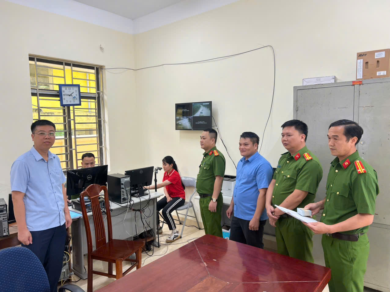 LÃNH ĐẠO ĐẢNG ỦY, UBND XÃ VĨNH THÔNG QUAN TÂM CHỈ ĐẠO CAO ĐIỂM CẤP ĐỊNH DANH ĐIỆN TỬ MỨC ĐỘ 2 CHO TRẺ EM TỪ 6 ĐẾN 14 TUỔI