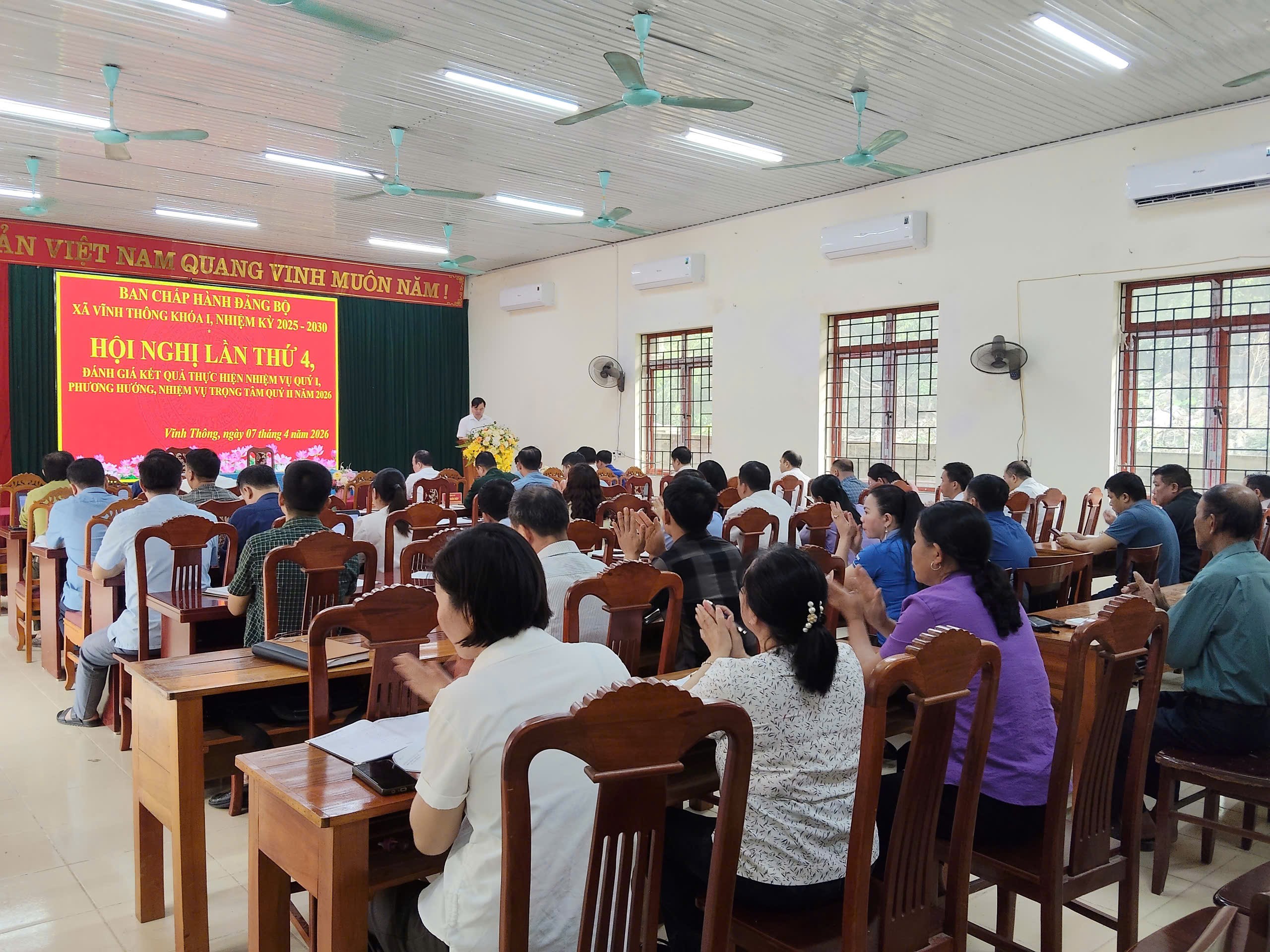 XÃ VĨNH THÔNG TỔ CHỨC HỘI NGHỊ BAN CHẤP HÀNH ĐẢNG BỘ LẦN THỨ 4