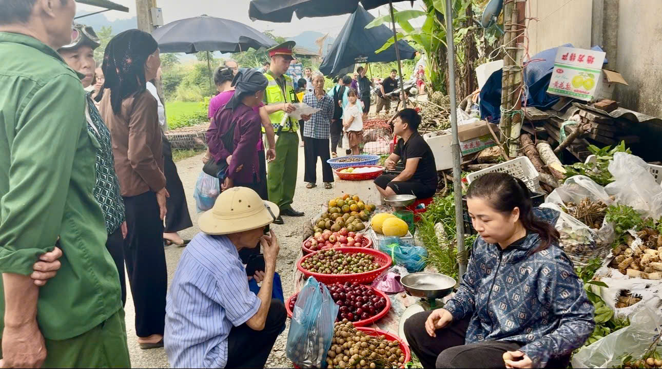 CHUNG TAY XÂY DỰNG CHỢ PHIÊN VĂN MINH, AN TOÀN – HỌP CHỢ ĐÚNG NƠI QUY ĐỊNH