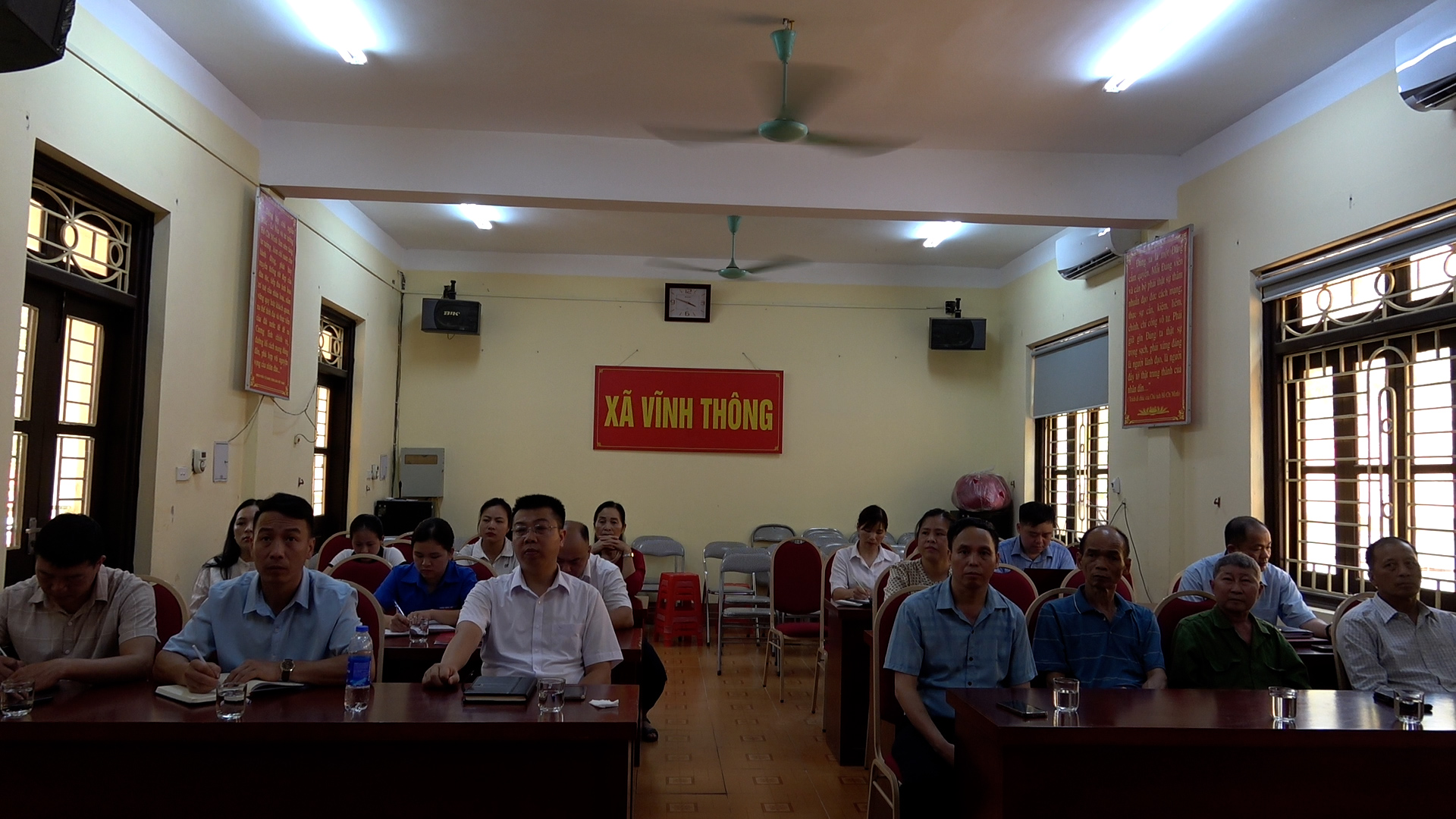 XÃ VĨNH THÔNG TỔ CHỨC HỘI NGHỊ BÀN GIAO CÁC HỘI DO ĐẢNG, NHÀ NƯỚC GIAO NHIỆM VỤ