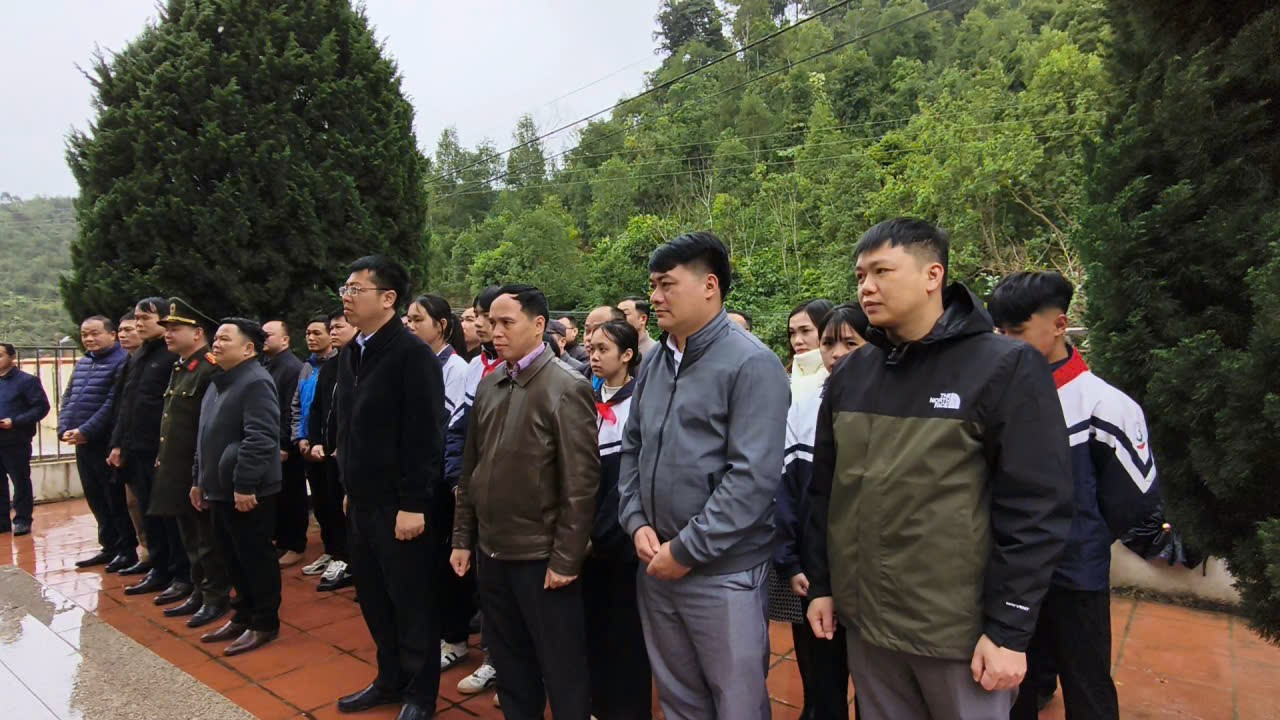 DÂNG HƯƠNG NHÀ  BIA GHI TÊN LIỆT SỸ NHÂN DỊP TẾT NGUYÊN ĐÁN BÍNH NGỌ 2026
