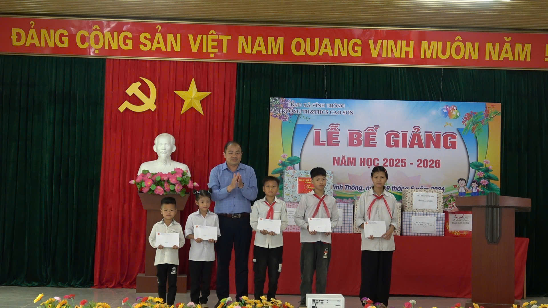 Anh-tin-bai