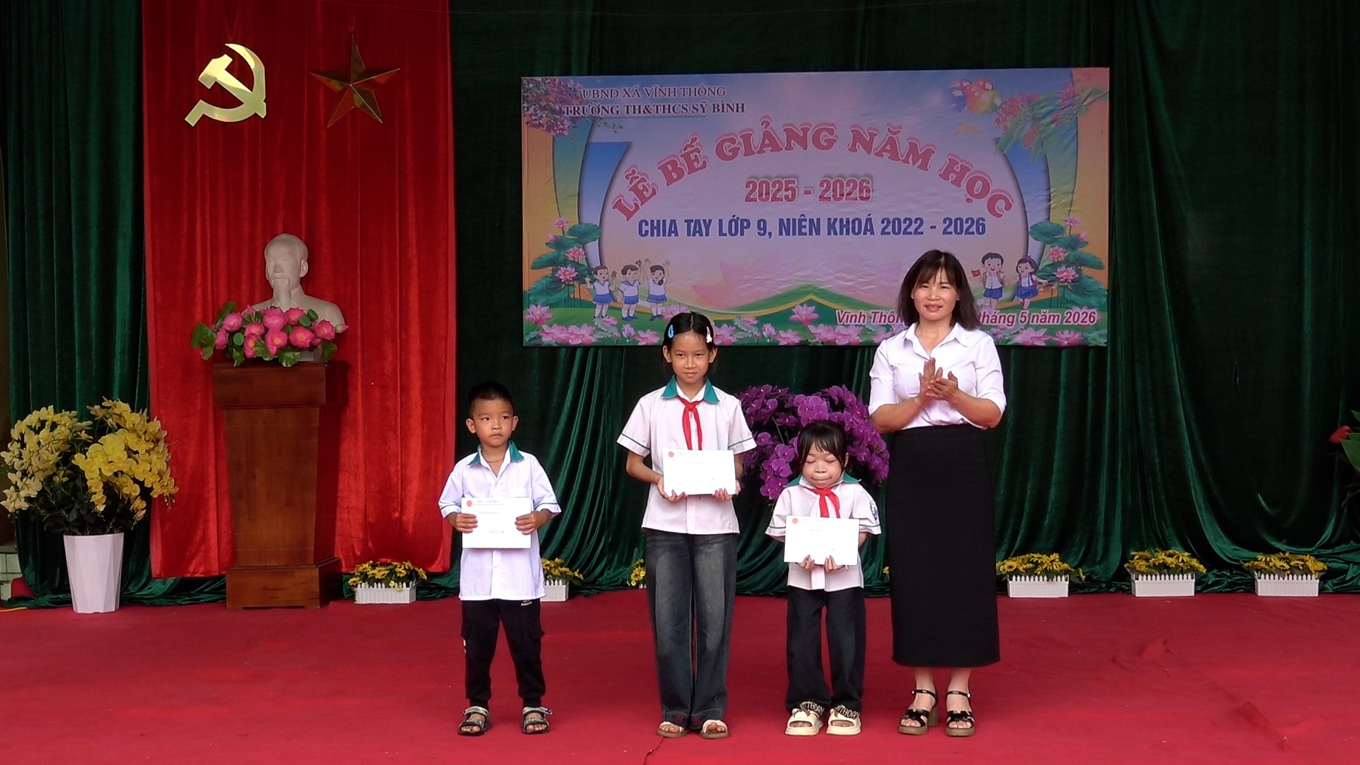 Anh-tin-bai