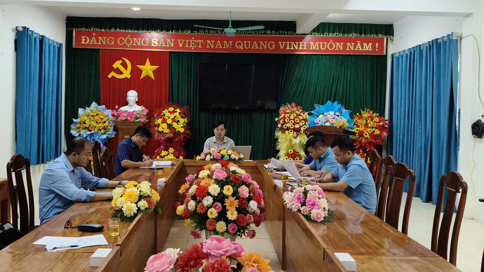 Anh-tin-bai