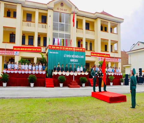 LÃNH ĐẠO XÃ PHONG QUANG THĂM VÀ  DỰ LỄ TUYÊN THỆ CHIẾN SĨ MỚI NĂM 2026