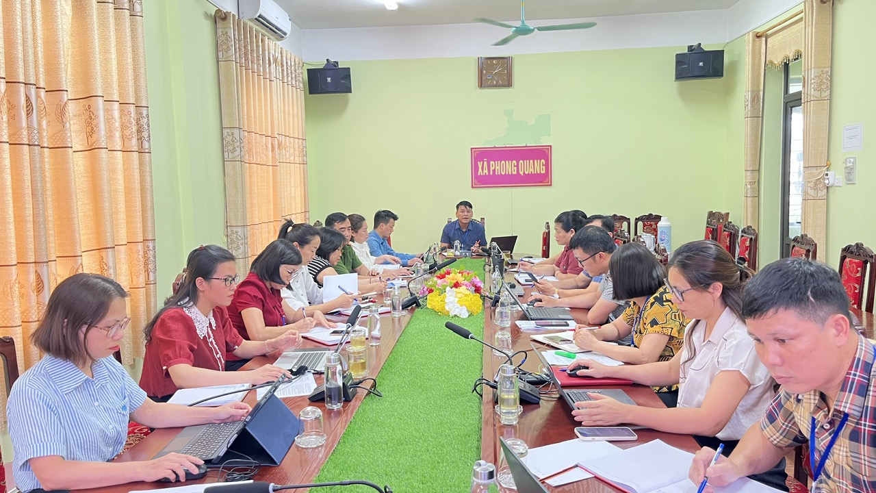 UBND XÃ PHONG QUANG HỌP ĐÁNH GIÁ CÔNG TÁC CẢI CÁCH HÀNH CHÍNH NĂM 2025, TRIỂN KHAI GIẢI PHÁP NÂNG CAO CHỈ SỐ CCHC NĂM 2026