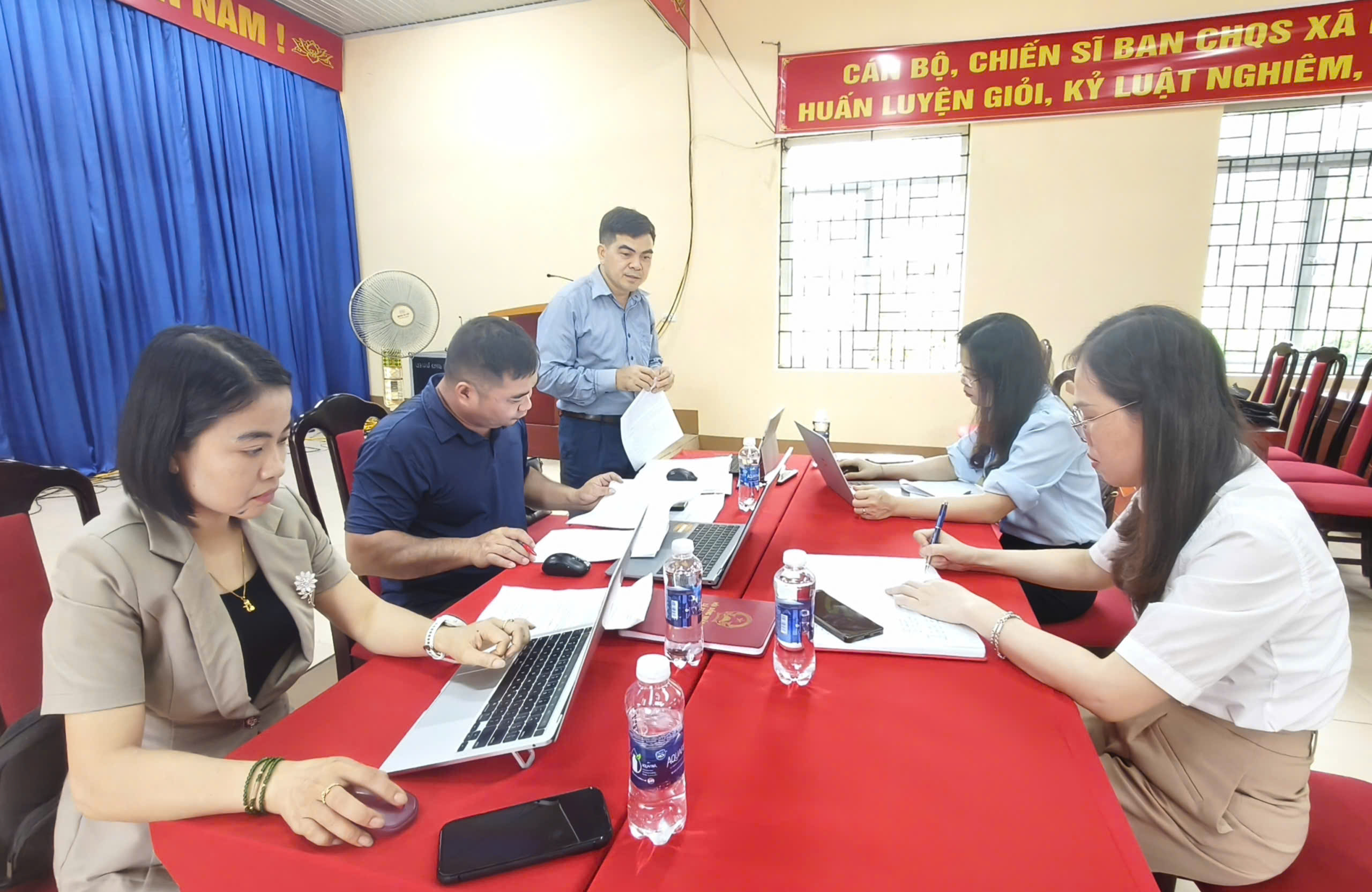 Ban Văn hóa - Xã hội HĐND xã thẩm tra các văn bản trình Kỳ họp thứ Ba