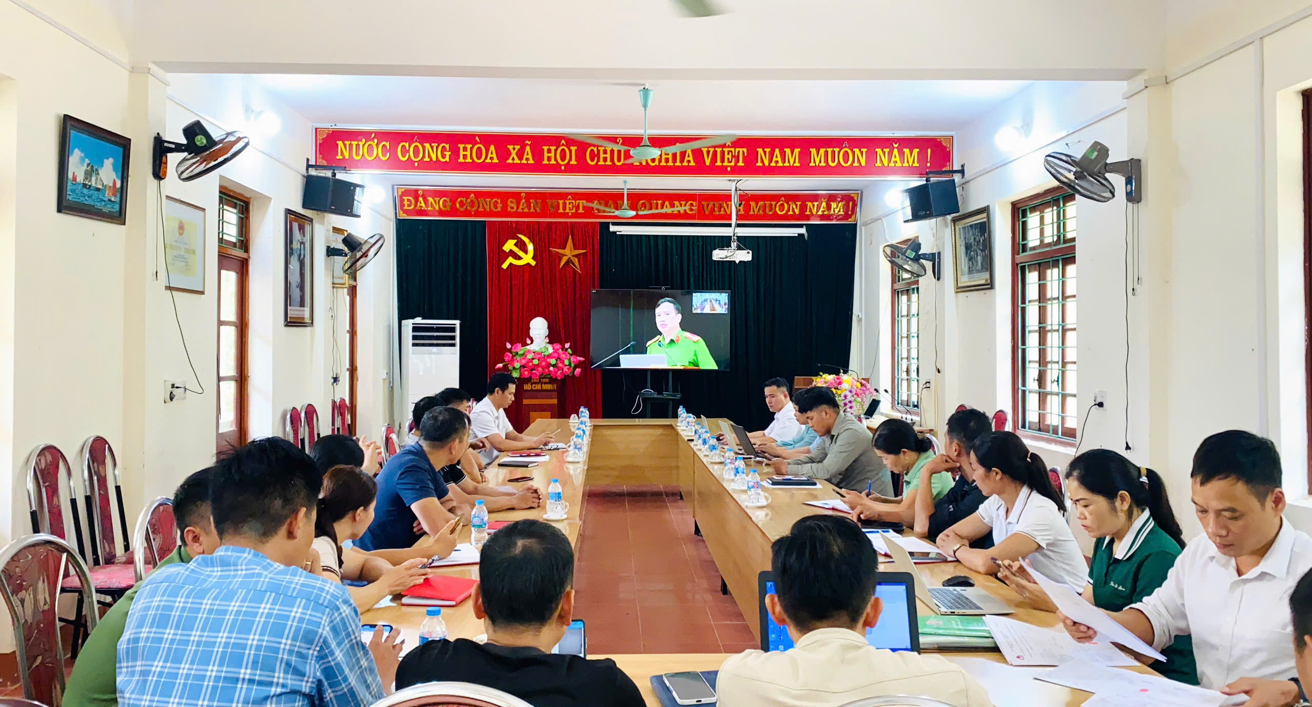 HỘI NGHỊ TẬP HUẤN, TRIỂN KHAI LUẬT DỮ LIỆU, LUẬT AN NINH MẠNG, LUẬT BẢO VỆ DỮ LIỆU CÁ NHÂN VÀ LUẬT TRÍ TUỆ NHÂN TẠO