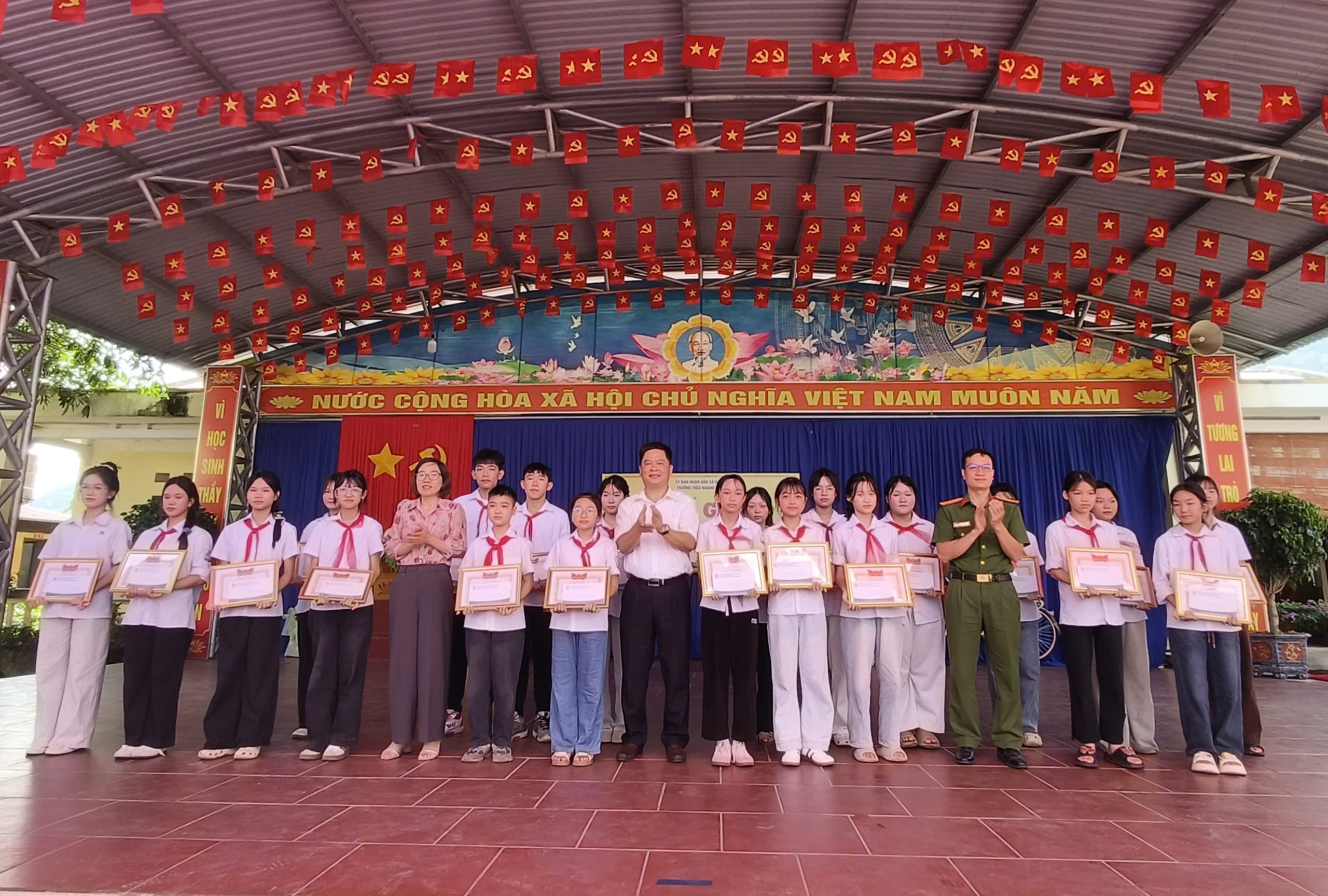 Anh-tin-bai