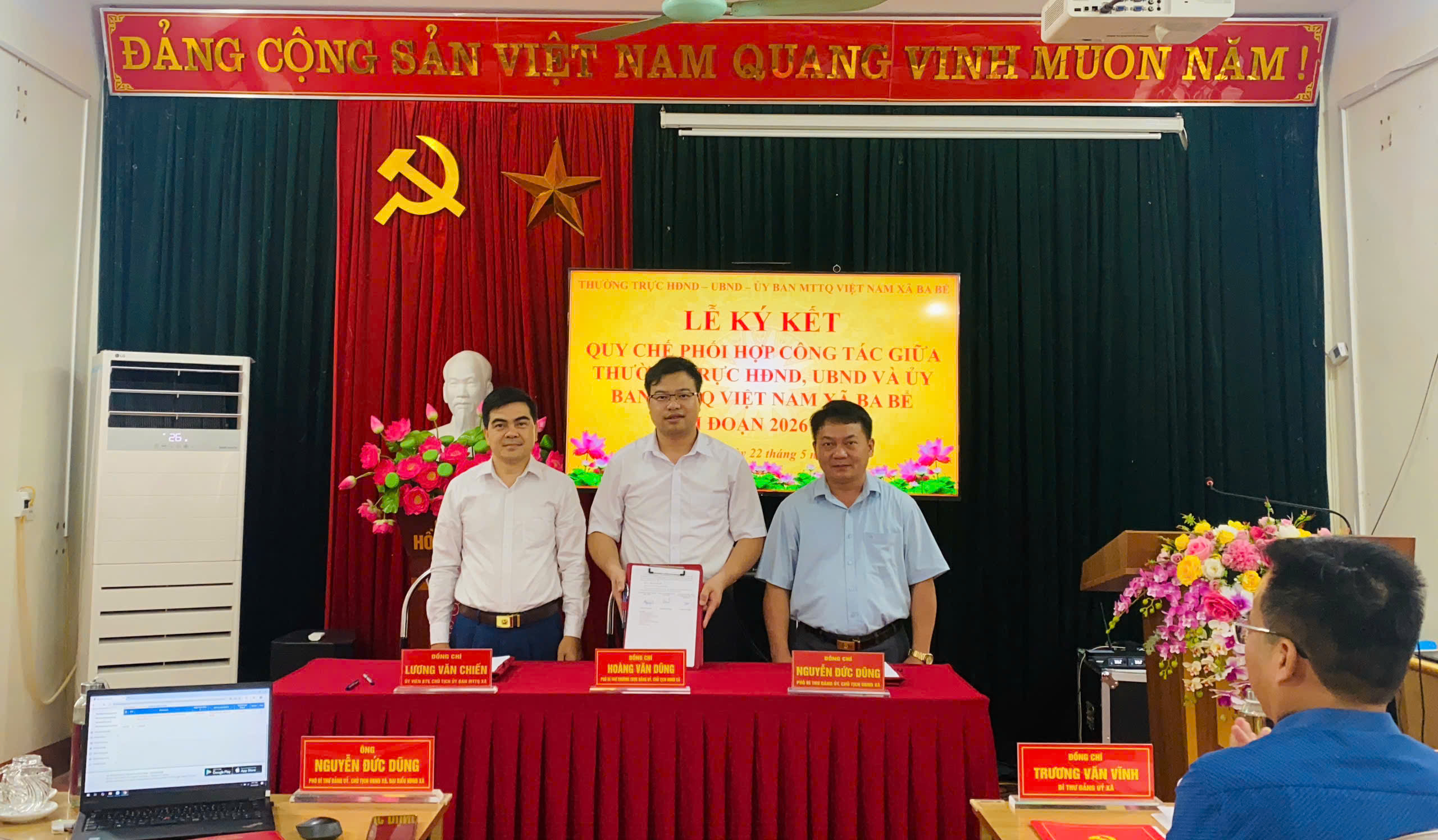 Anh-tin-bai