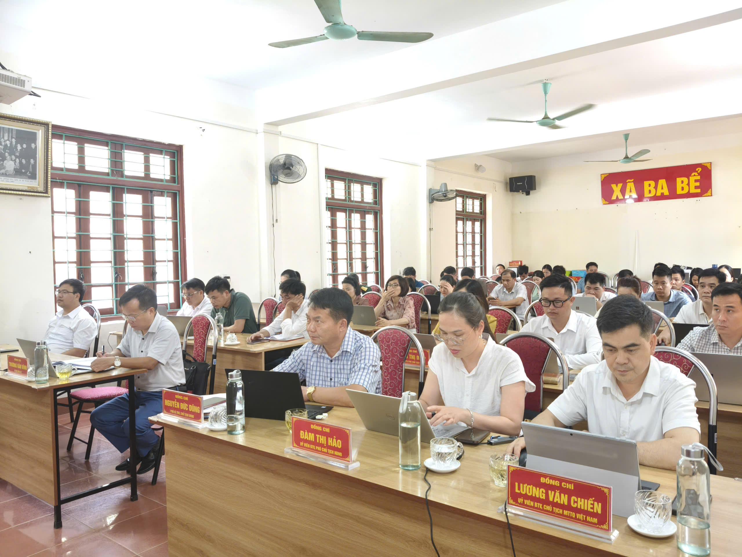 Anh-tin-bai