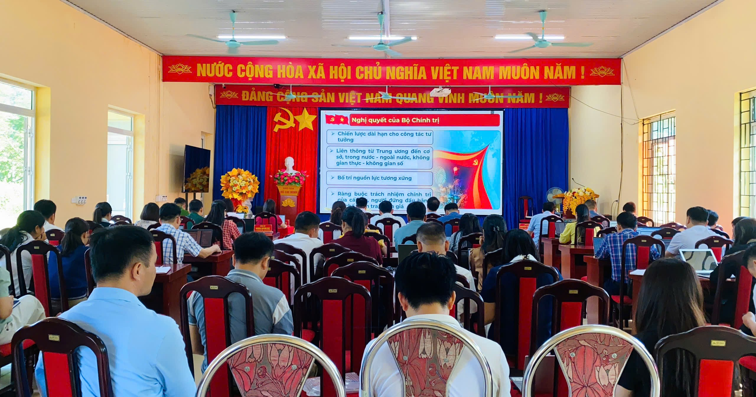 Hội nghị toàn quốc nghiên cứu, học tập, quán triệt và triển khai thực hiện một số Nghị quyết, Chỉ thị của Bộ Chính trị