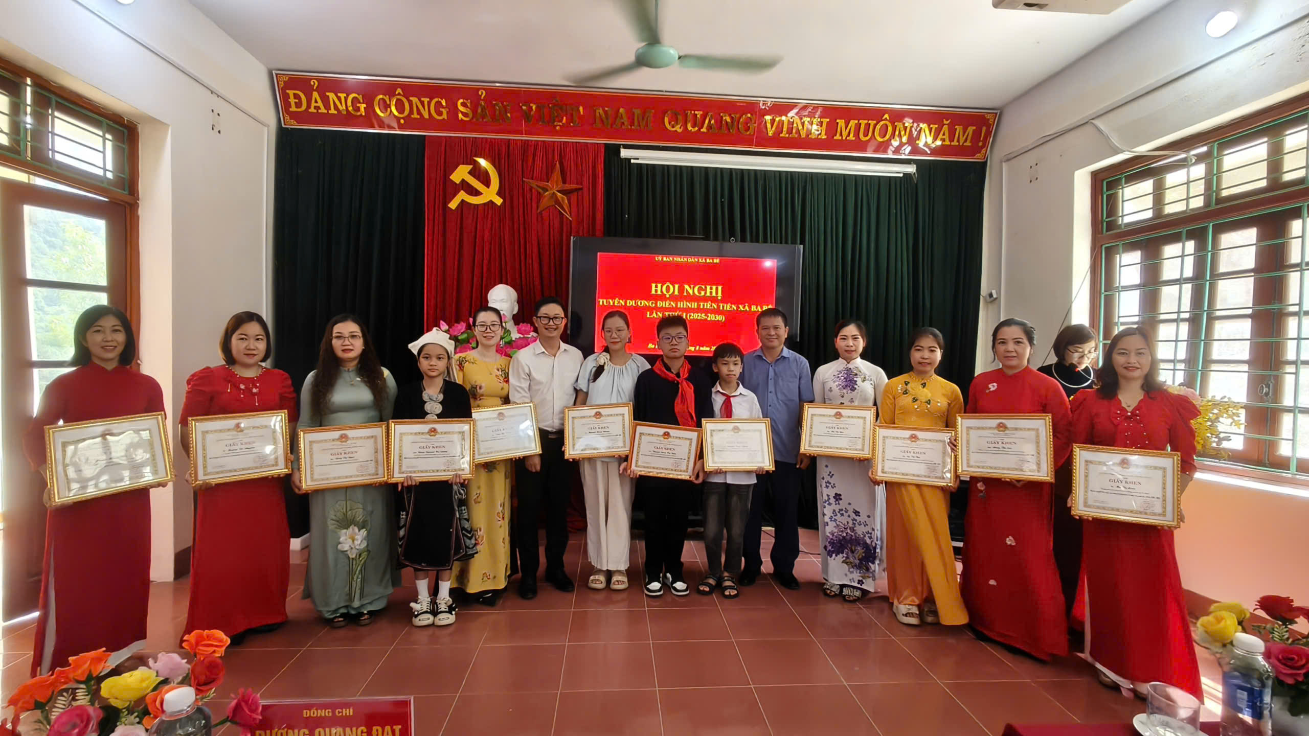Anh-tin-bai