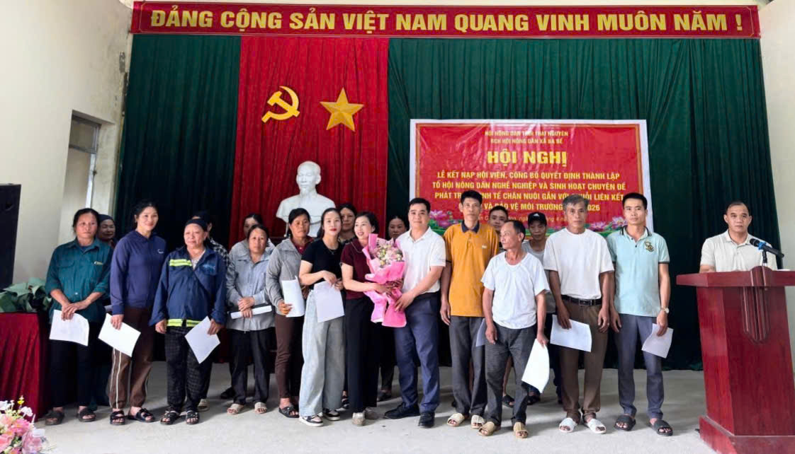 HỘI NÔNG DÂN XÃ TỔ CHỨC KẾT NẠP HỘI VIÊN, THÀNH LẬP TỔ HỘI NÔNG DÂN NGHỀ NGHIỆP VÀ THÚC ĐẨY LIÊN KẾT PHÁT TRIỂN CHĂN NUÔI