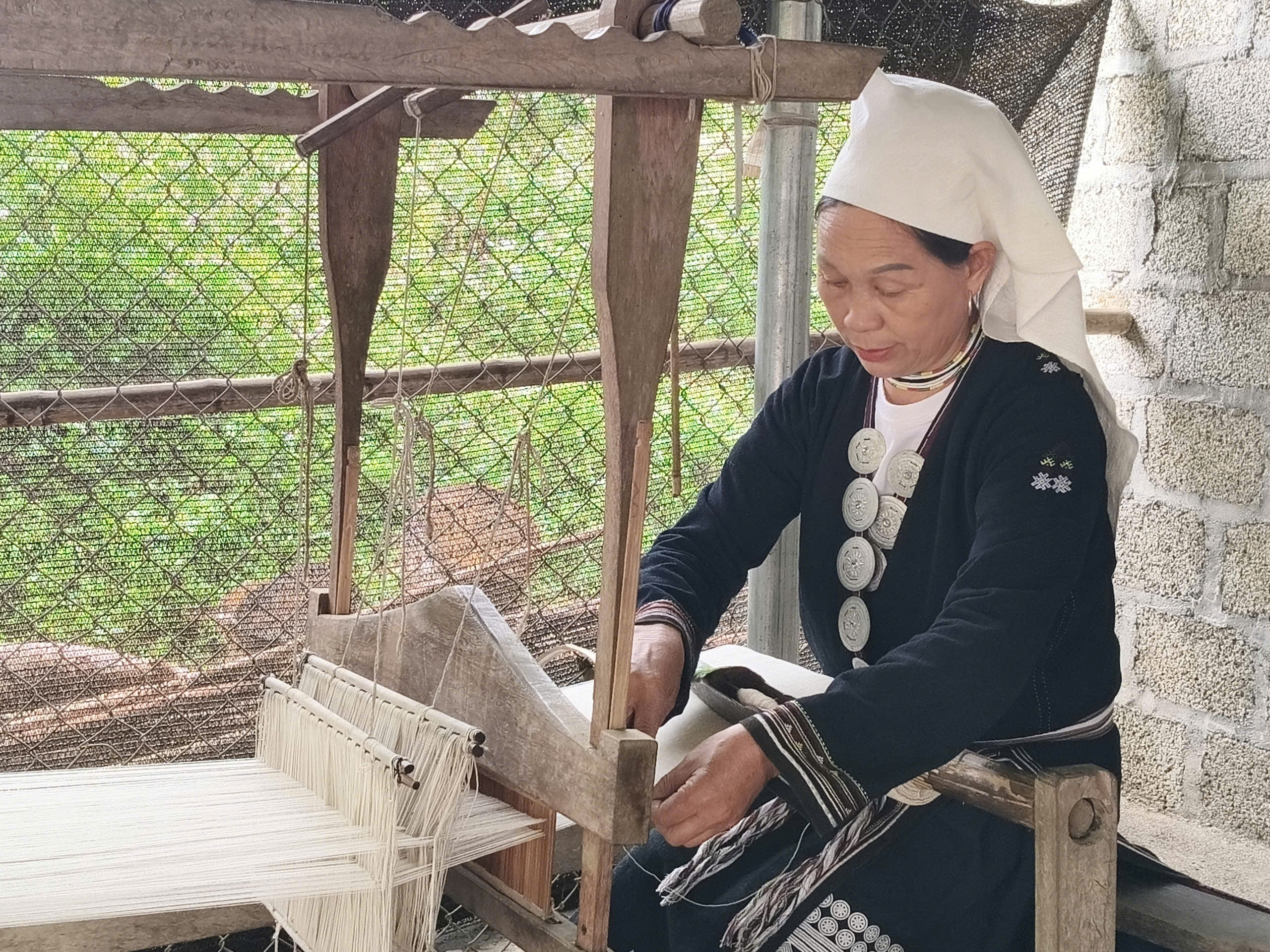 “Giữ lửa” nghề dệt thổ cẩm ở Bản Cám Thượng