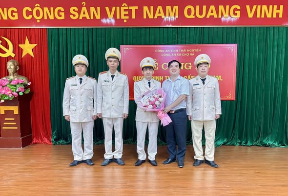 Công an xã Chợ Rã tổ chức Lễ công bố Quyết định thăng cấp bậc hàm, nâng lương năm 2026.