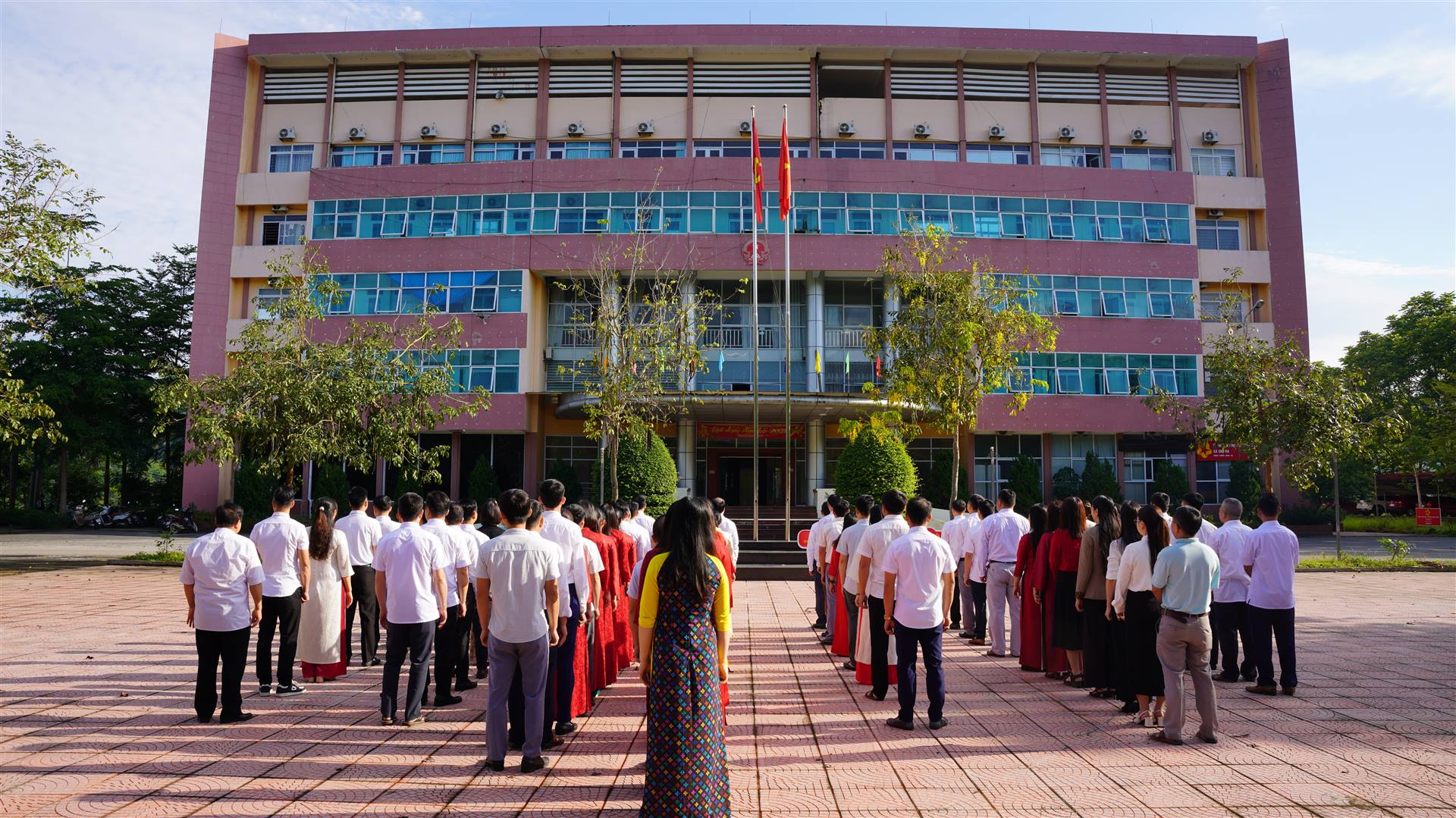 Chợ Rã duy trì hoạt động chào cờ và sinh hoạt chính trị đầu tháng