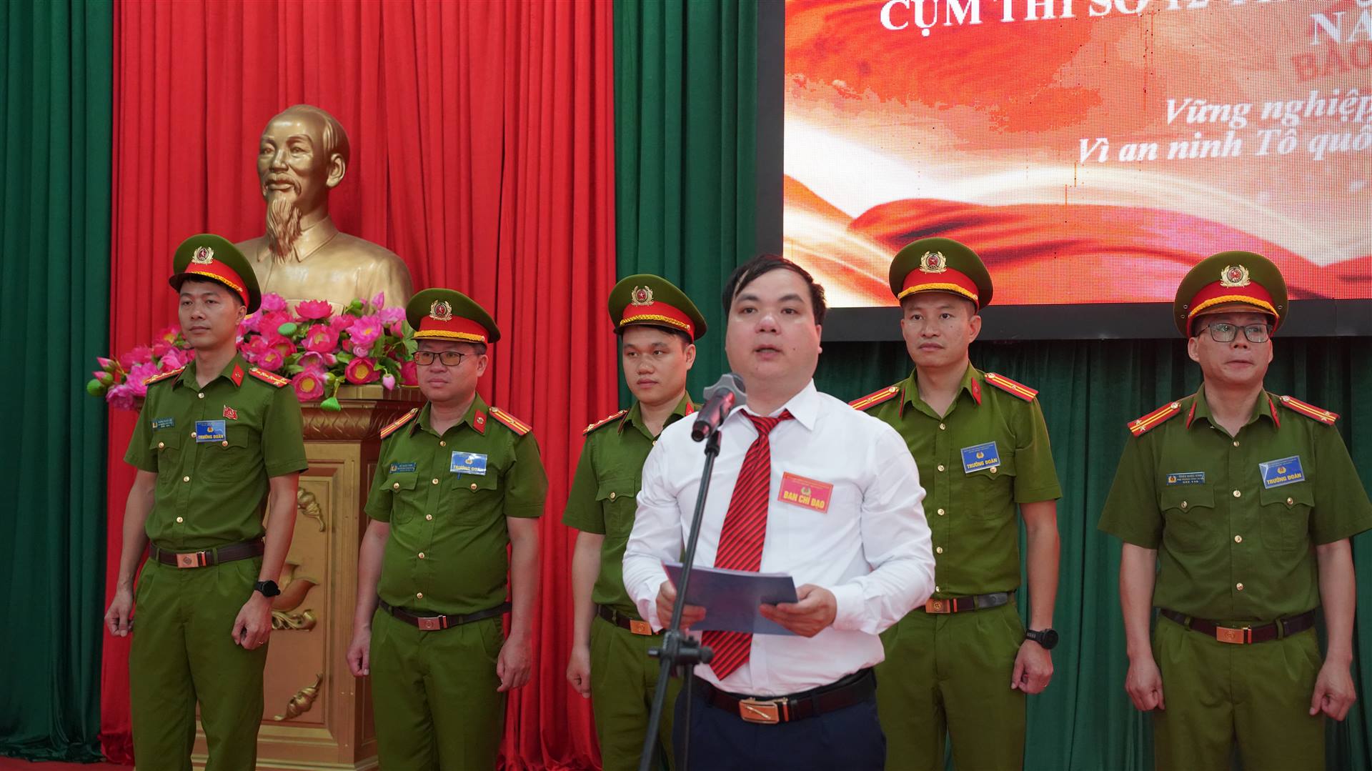Anh-tin-bai