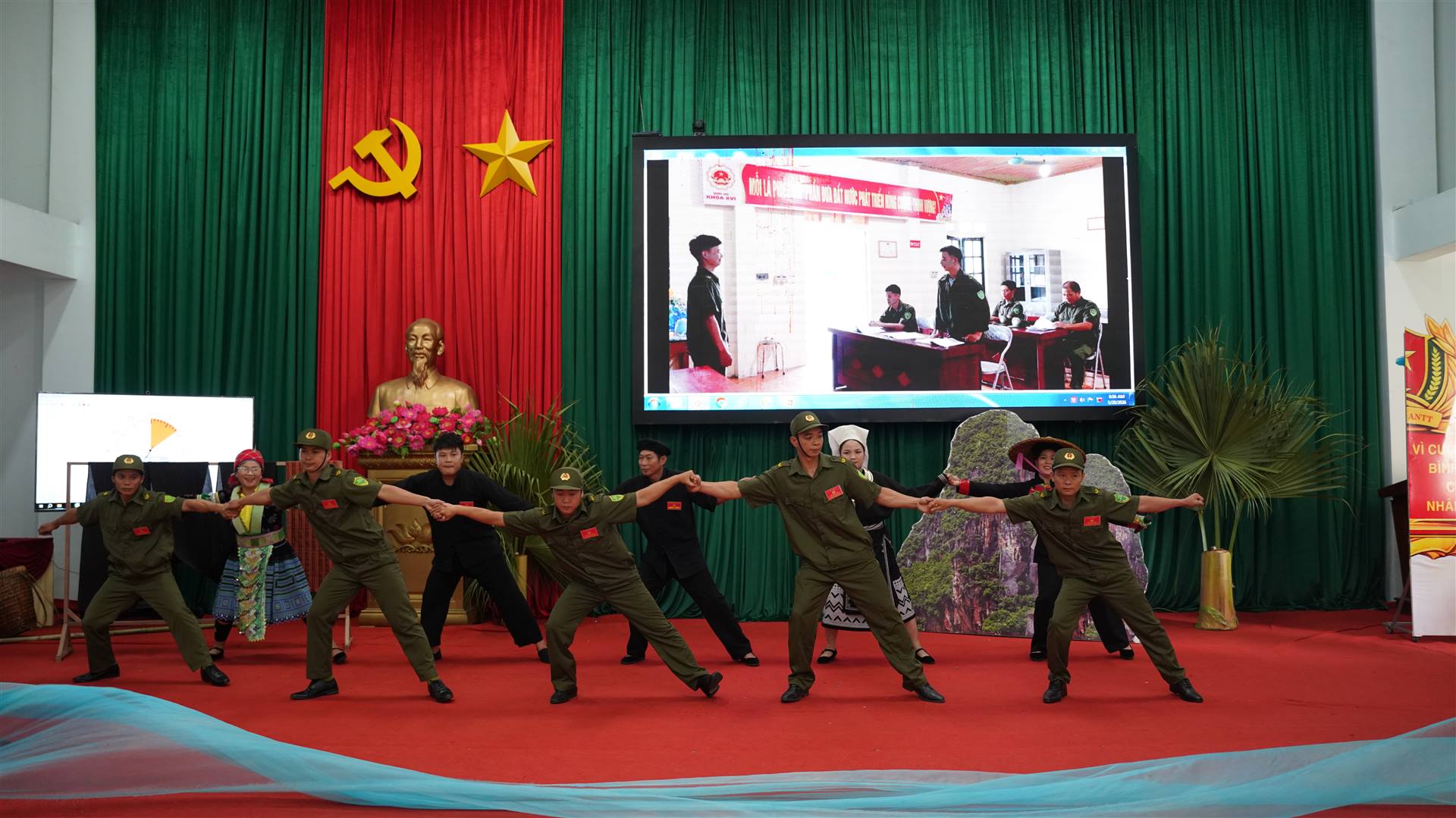 Anh-tin-bai