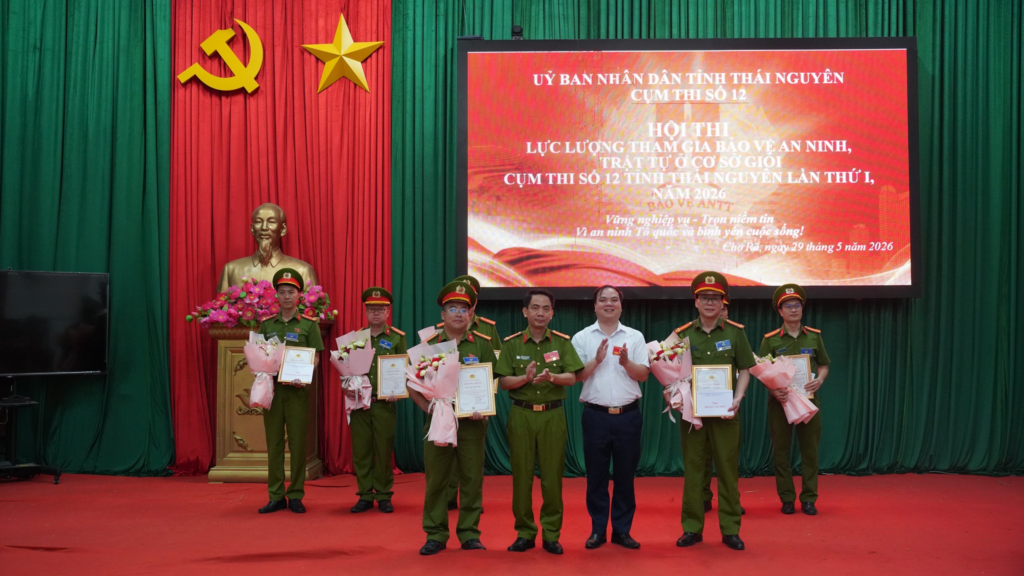 Anh-tin-bai