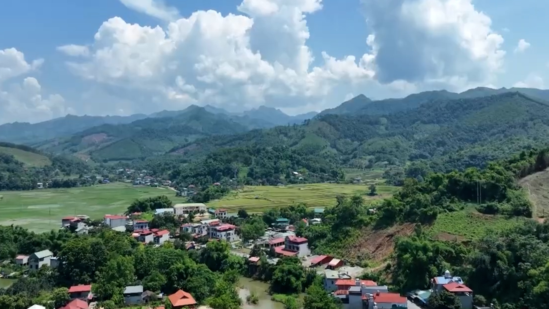 SẮP XẾP THÔN, TỔ DÂN PHỐ: QUYẾT SÁCH ĐÚNG VÌ LỢI ÍCH LÂU DÀI 