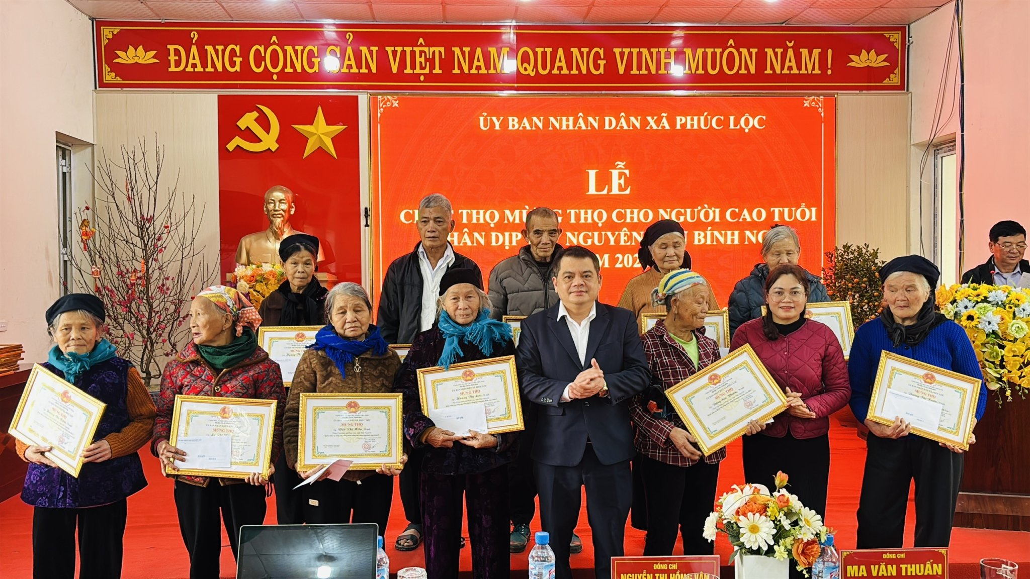 Anh-tin-bai