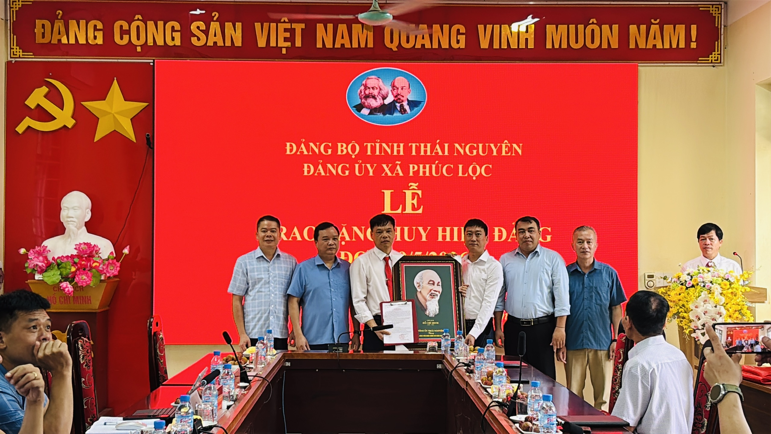 Anh-tin-bai