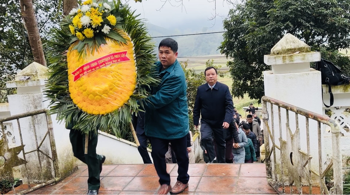 LÃNH ĐẠO XÃ PHÚC LỘC VIẾNG NHÀ BIA GHI DANH CÁC ANH HÙNG LIỆT SỸ DỊP TẾT NGUYÊN ĐÁN BÍNH NGỌ NĂM 2026