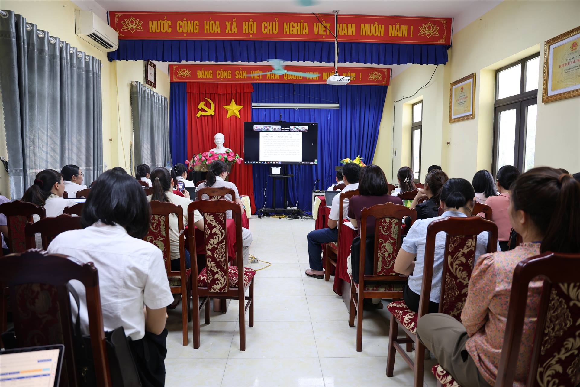 XÃ THƯỢNG MINH THAM DỰ HỘI NGHỊ TRỰC TUYẾN HƯỚNG DẪN NGHIỆP VỤ THỰC HIỆN MỘT SỐ NỘI DUNG NHIỆM VỤ THEO KẾ HOẠCH SỐ 132/KH-UBND TỈNH.