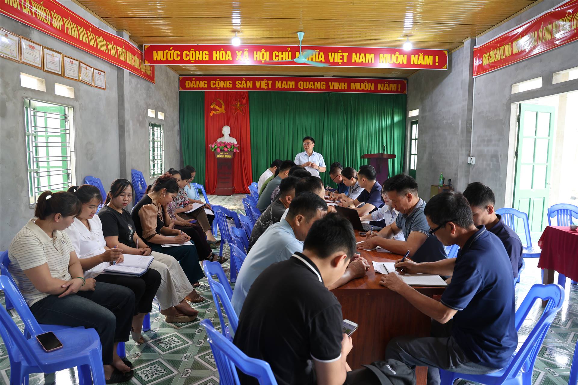 LÃNH ĐẠO XÃ THƯỢNG MINH KIỂM TRA, THĂM NẮM TÌNH HÌNH TRIỂN KHAI NHIỆM VỤ TẠI CÁC CHI BỘ THÔN BOÓC VE, PÙNG CHẰM VÀ MỸ VY