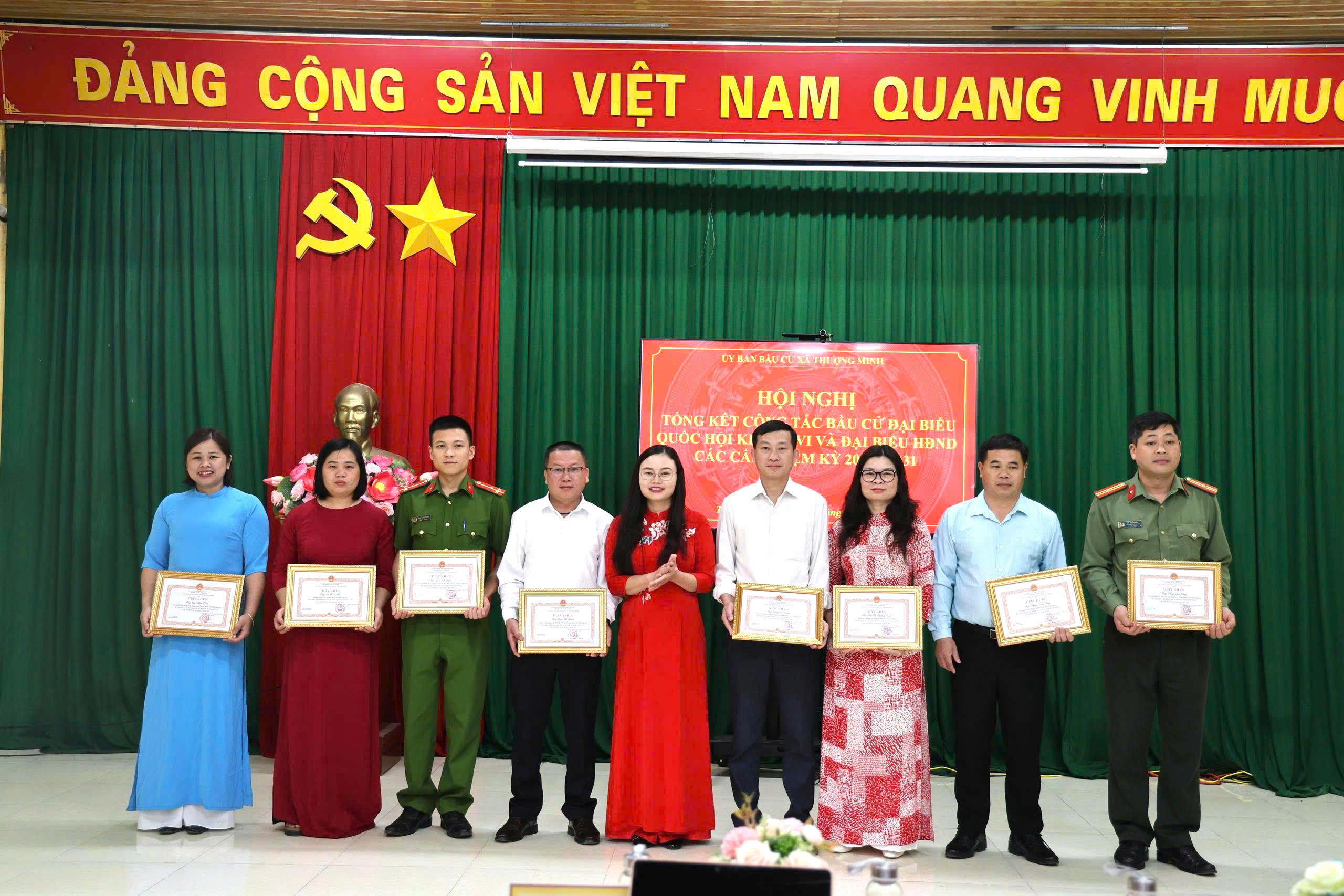 Anh-tin-bai