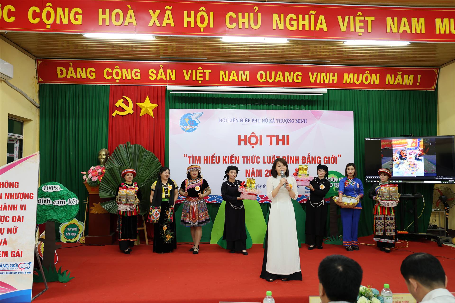 Anh-tin-bai