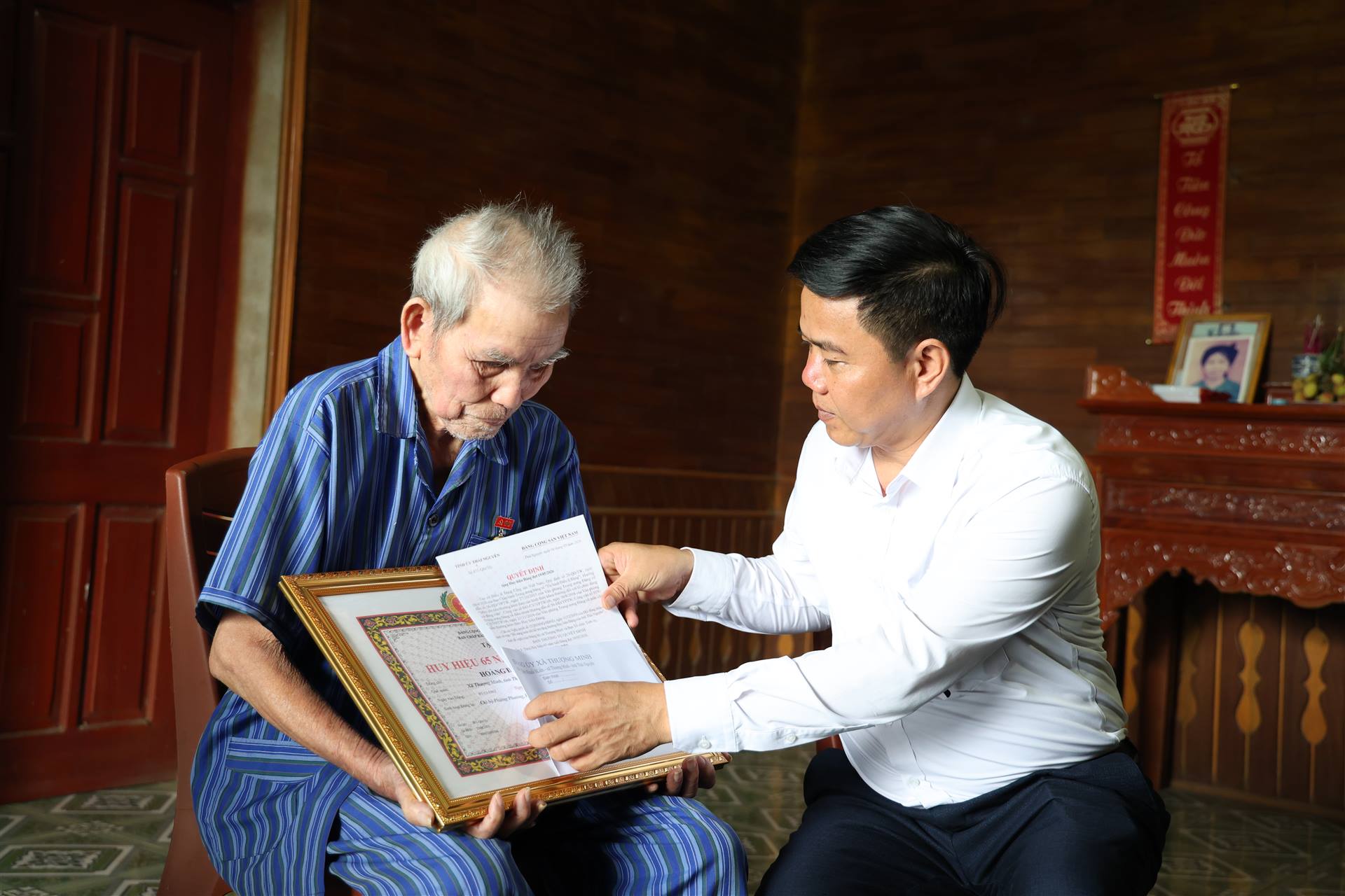 Anh-tin-bai