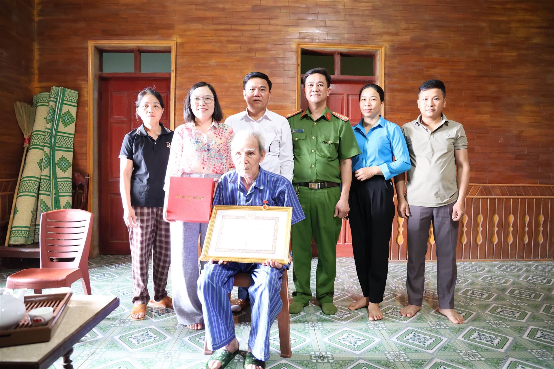 Anh-tin-bai