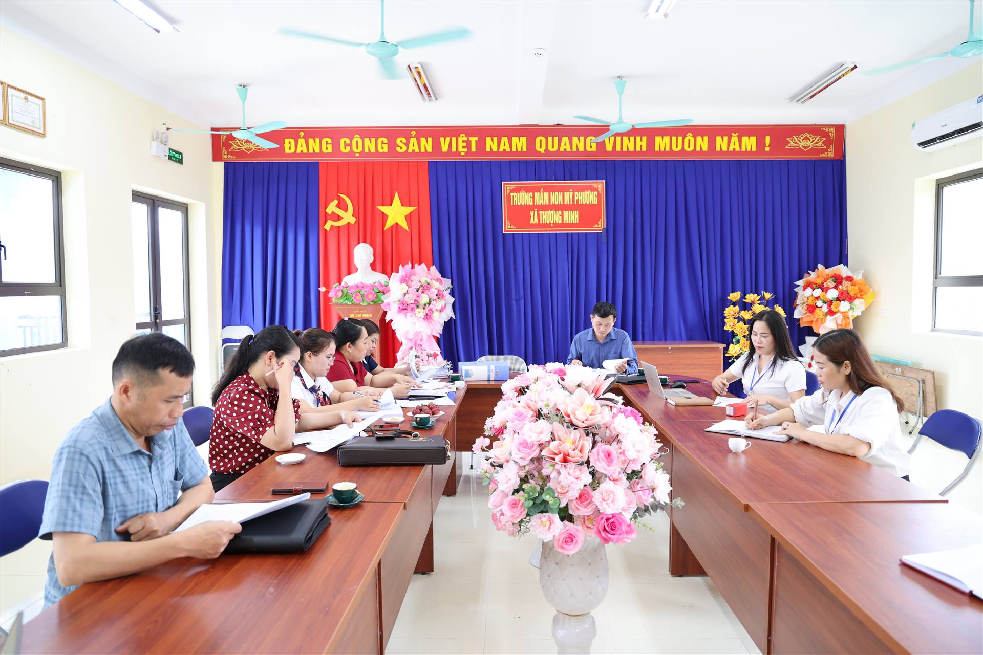 Anh-tin-bai