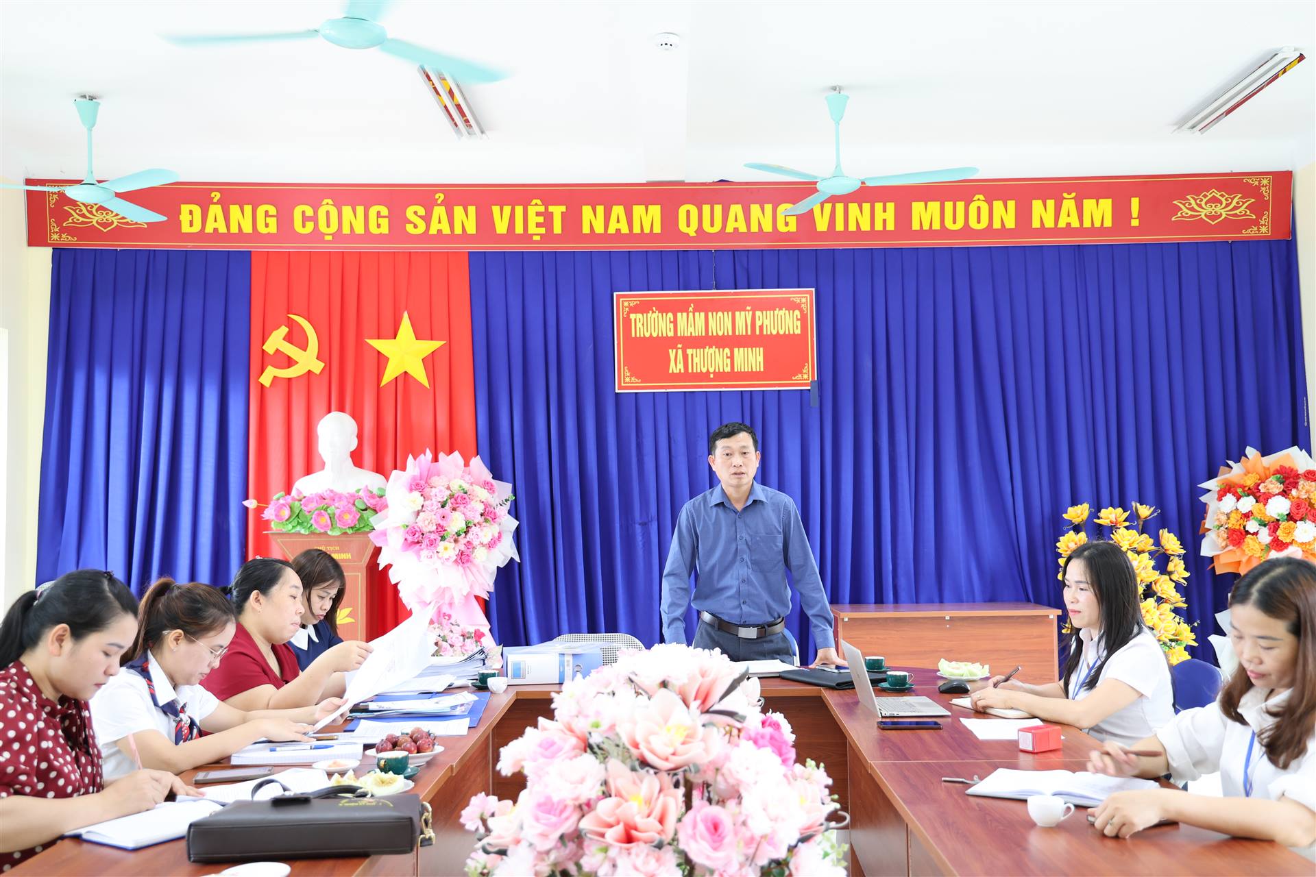 Anh-tin-bai