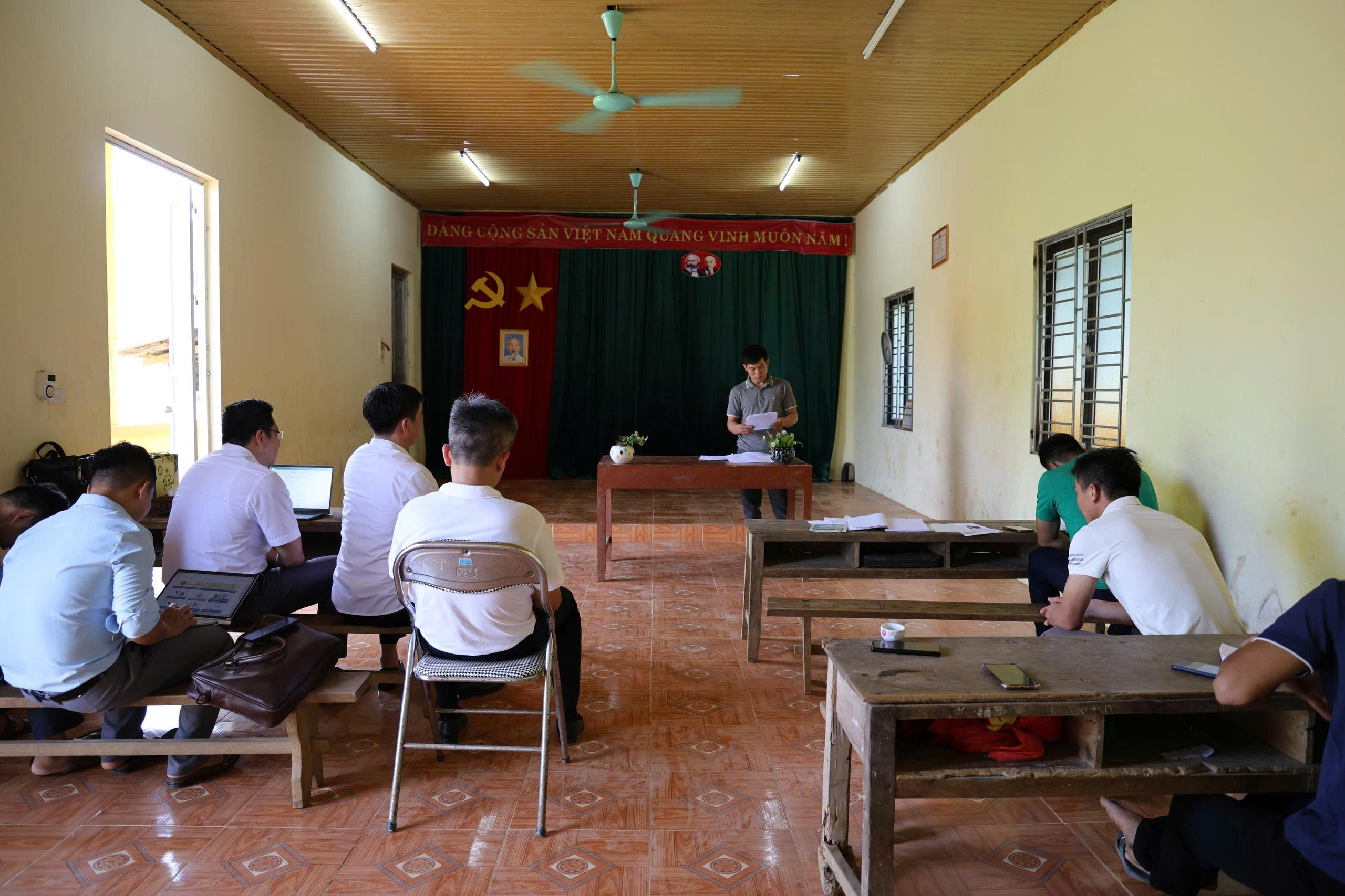 Anh-tin-bai