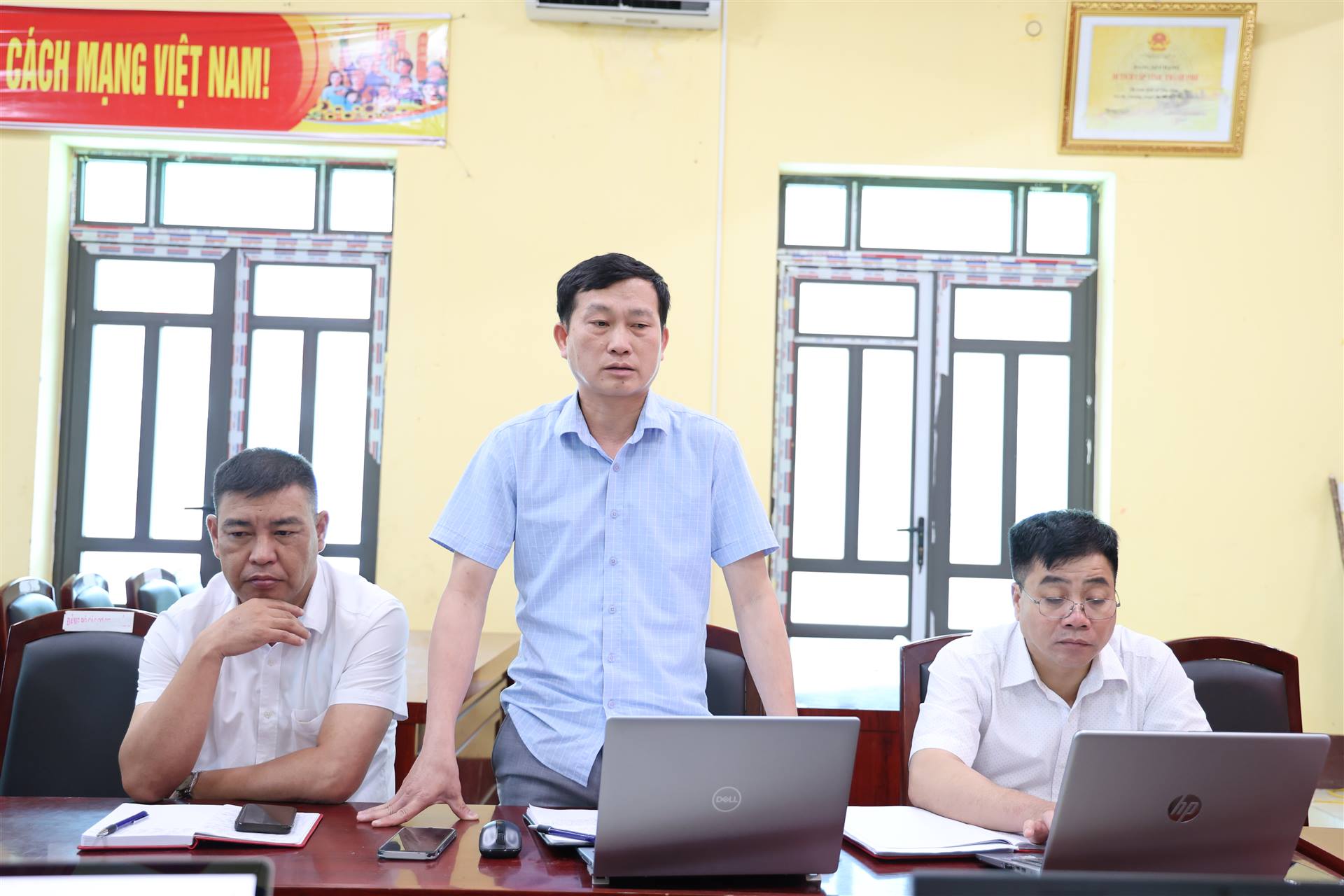 Anh-tin-bai