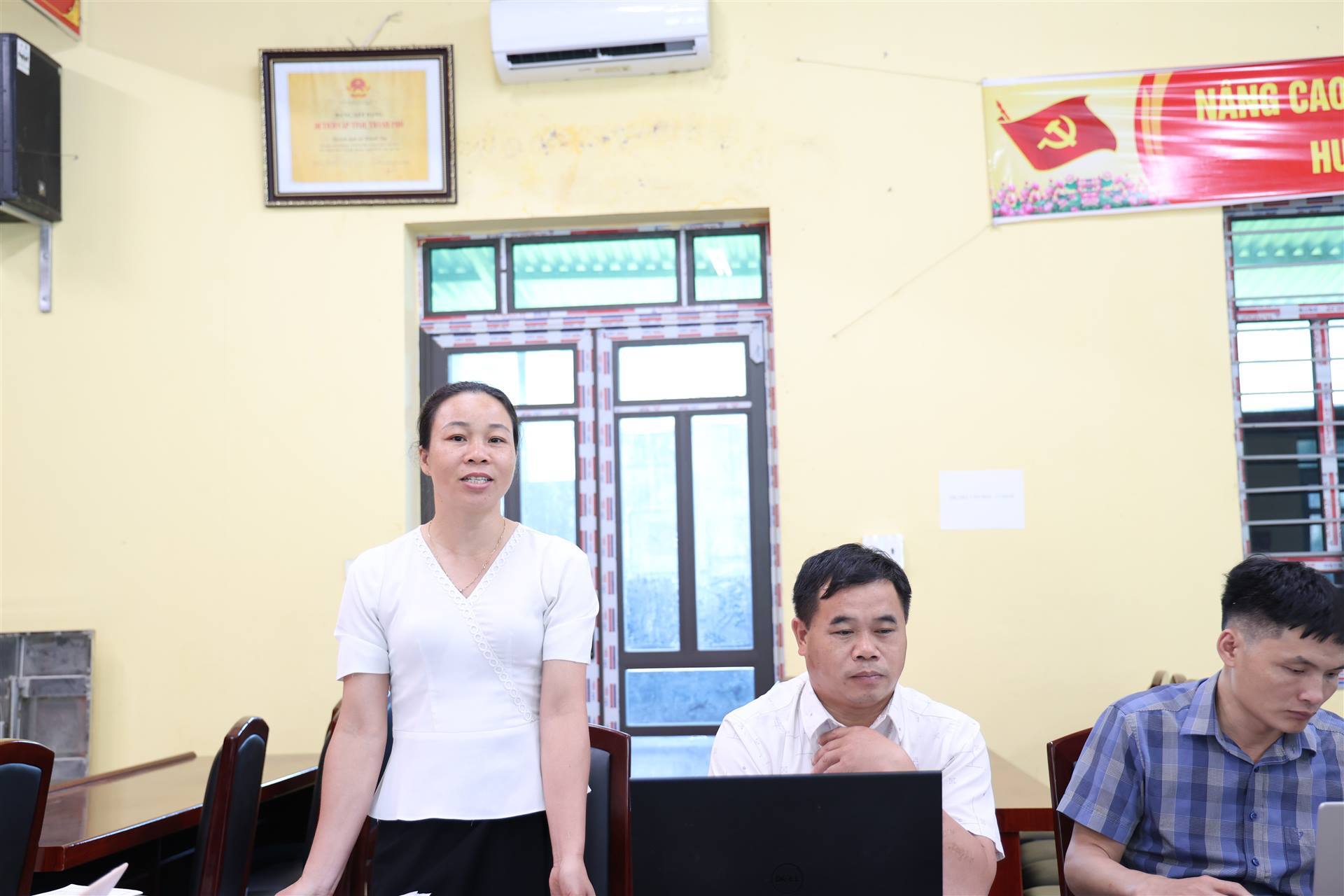 Anh-tin-bai
