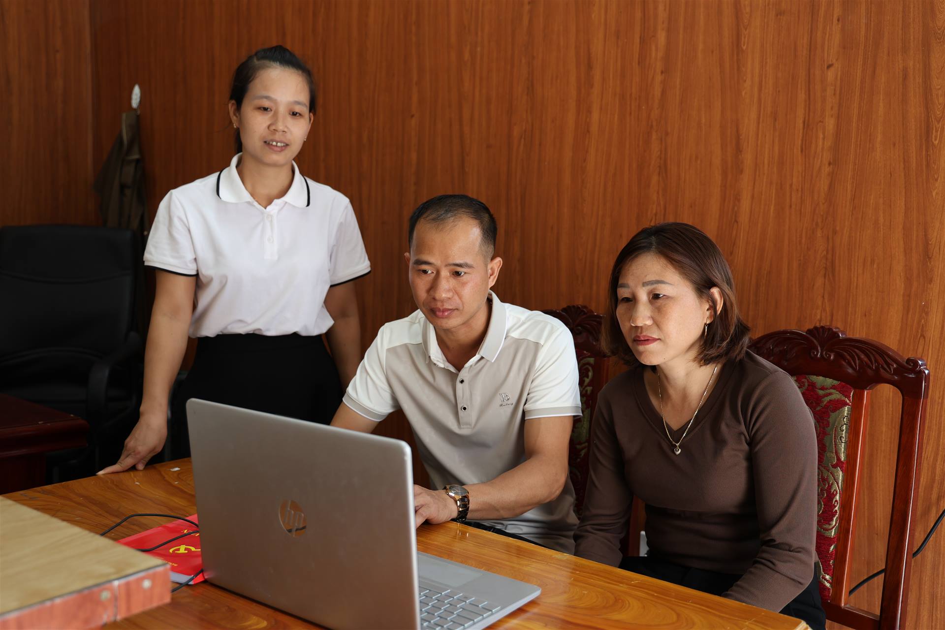 Anh-tin-bai