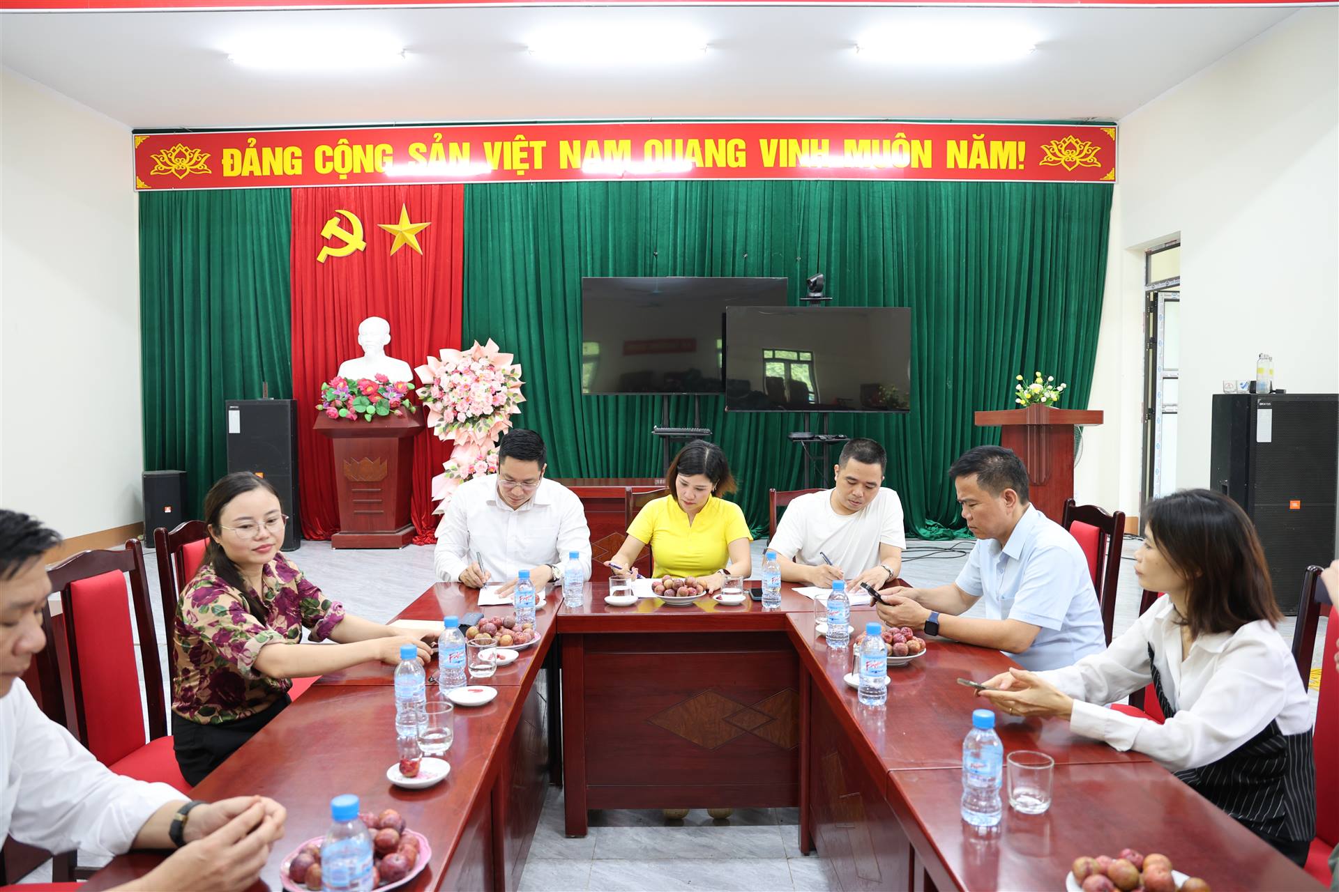 Anh-tin-bai