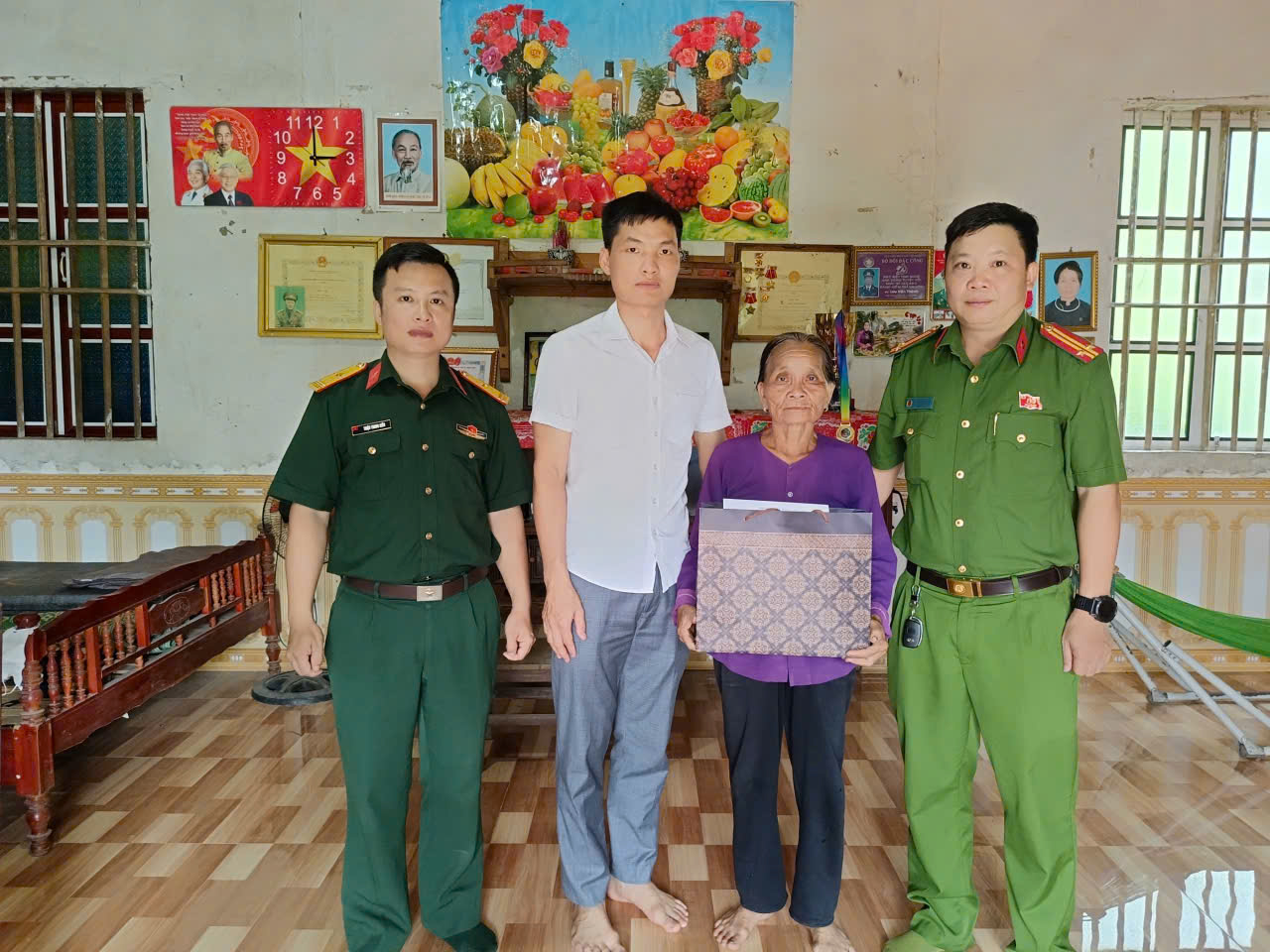 Anh-tin-bai