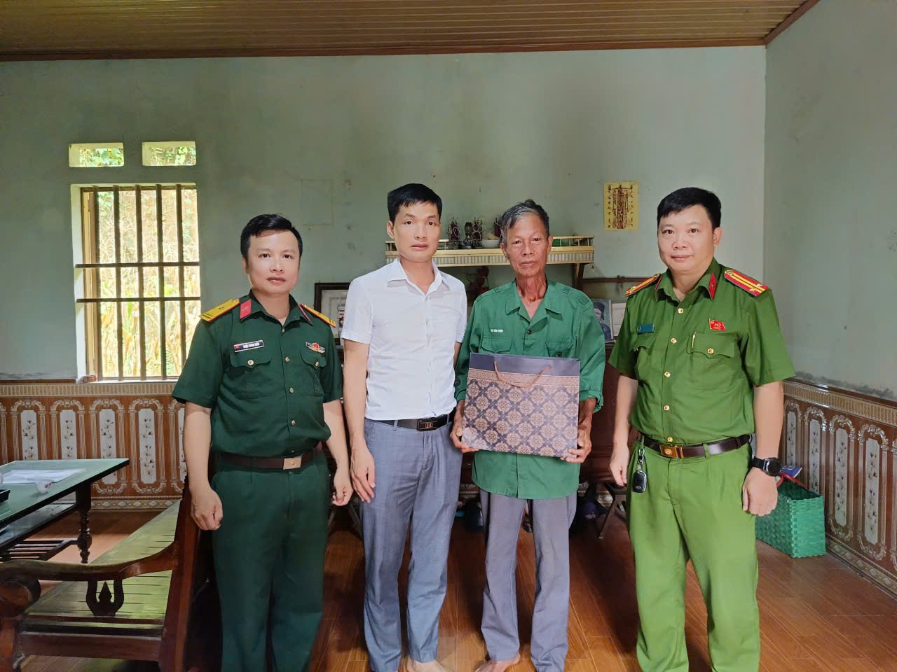 Anh-tin-bai