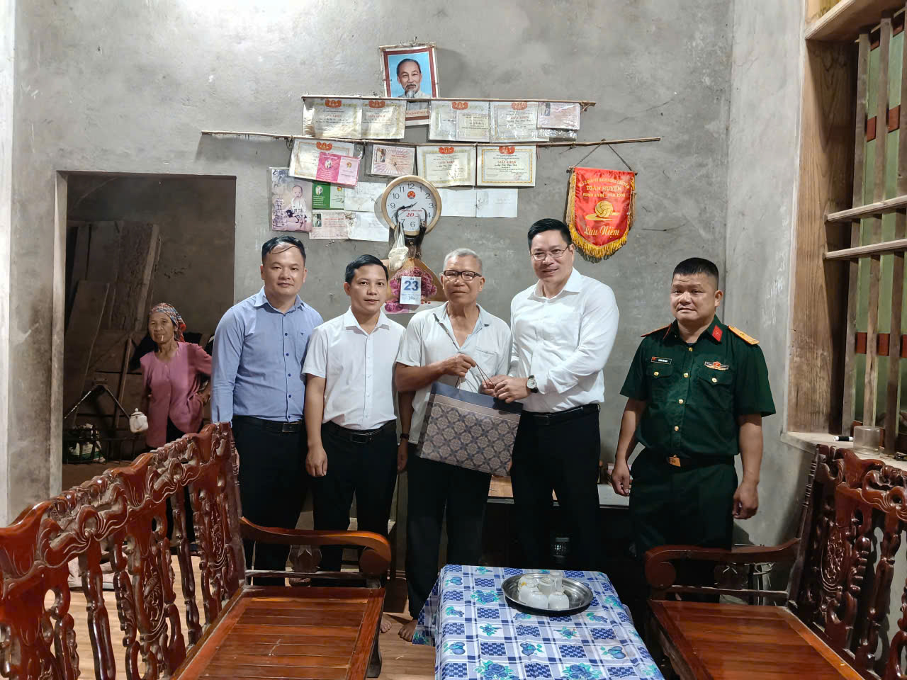 Anh-tin-bai