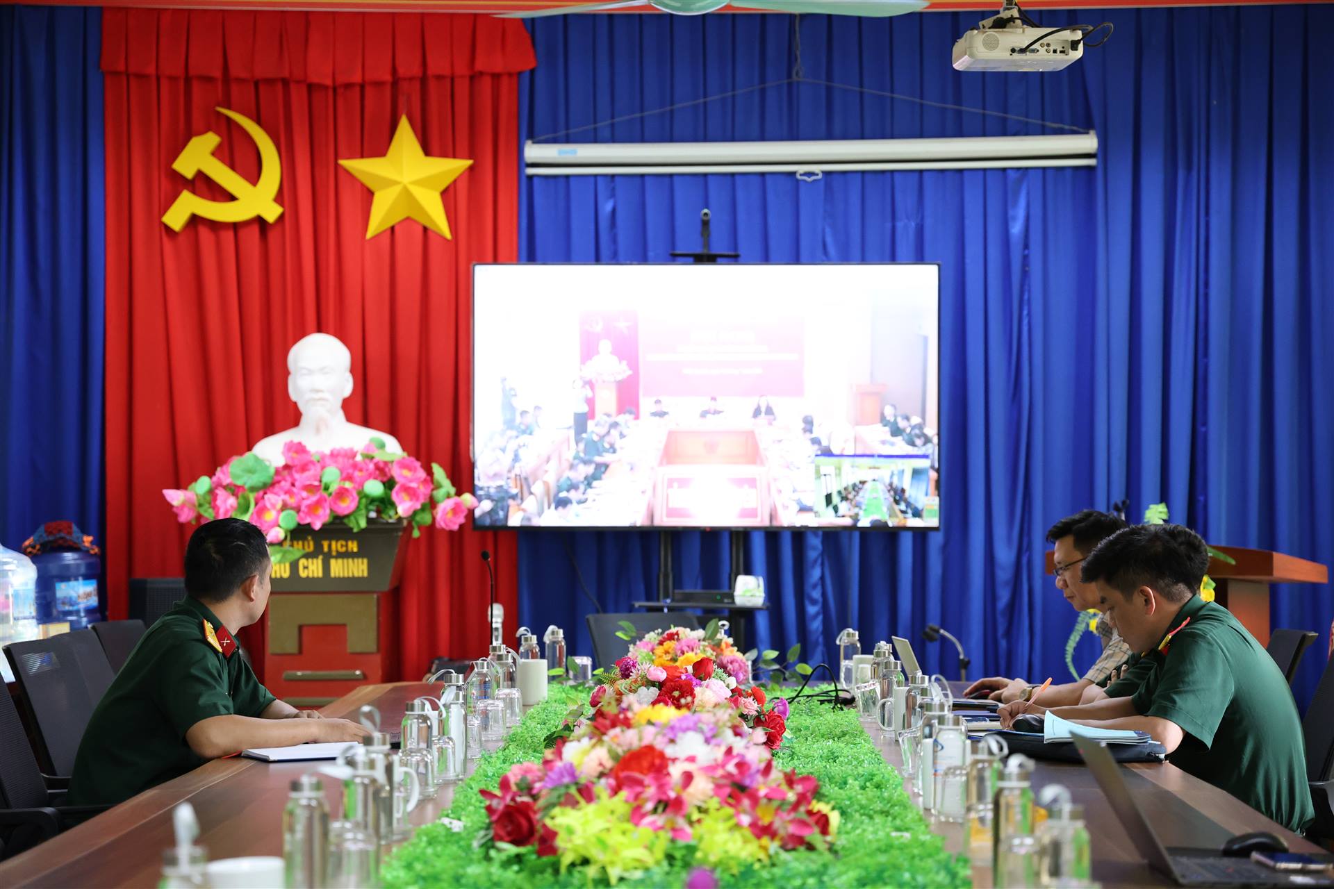 Anh-tin-bai