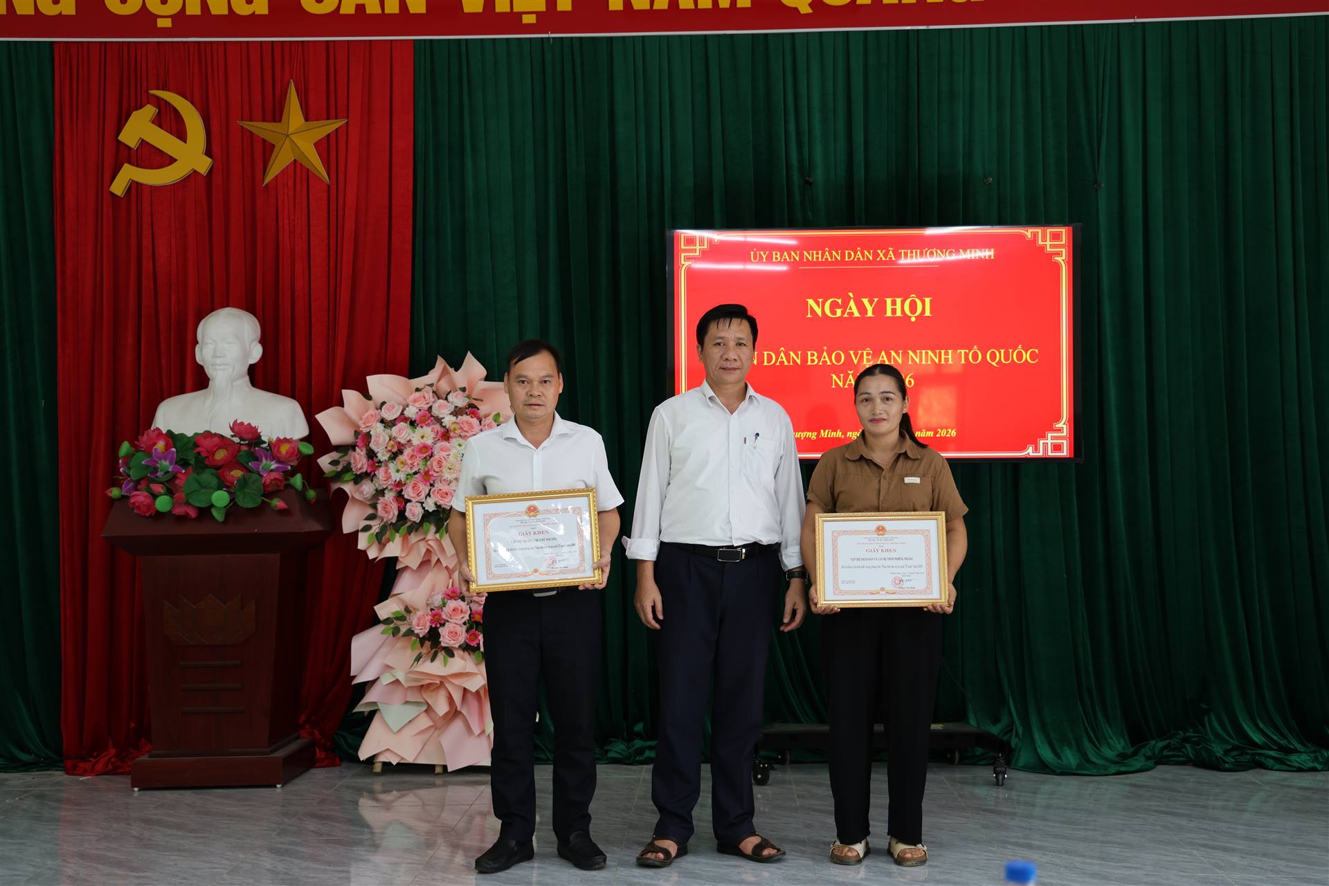 Anh-tin-bai