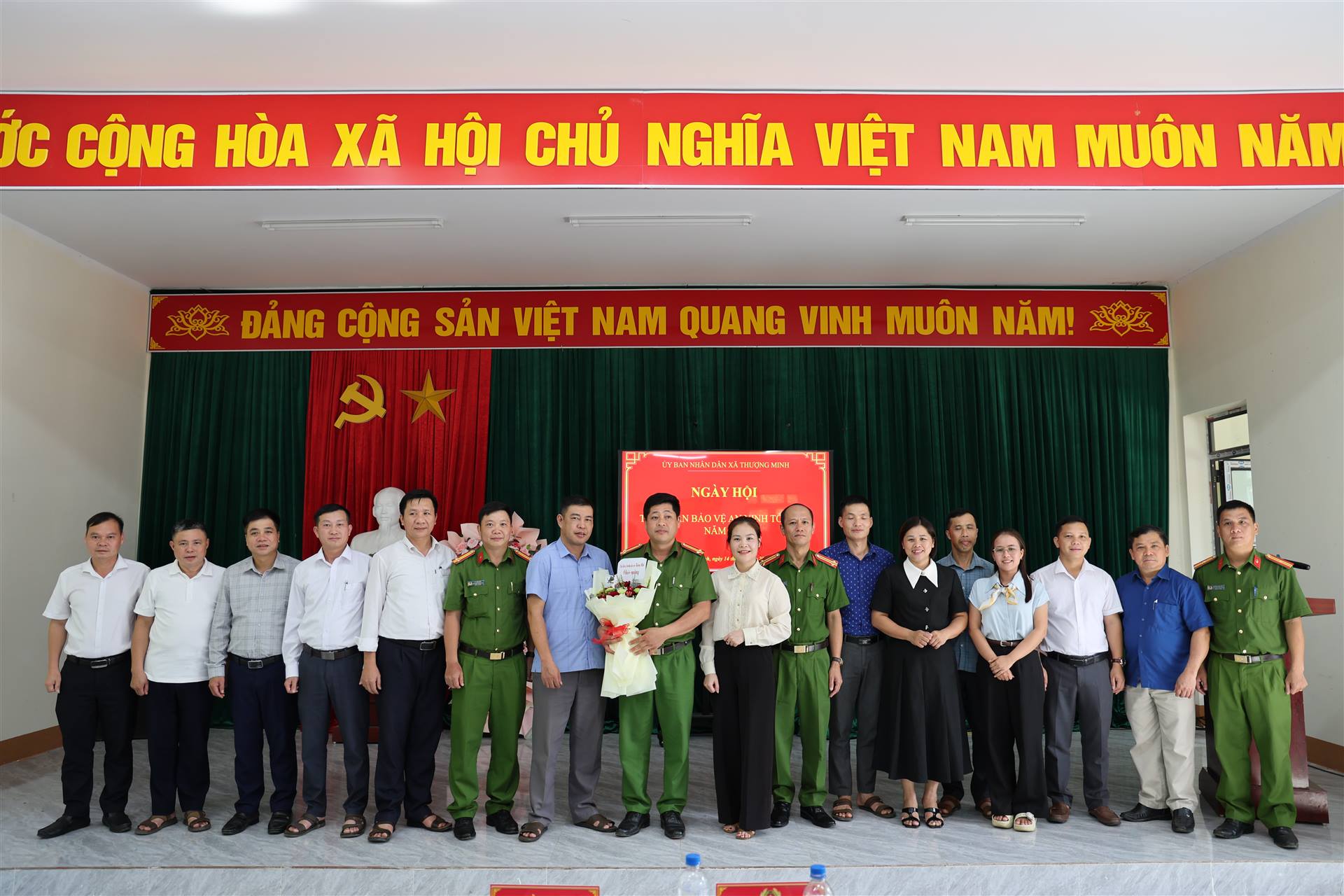 Anh-tin-bai