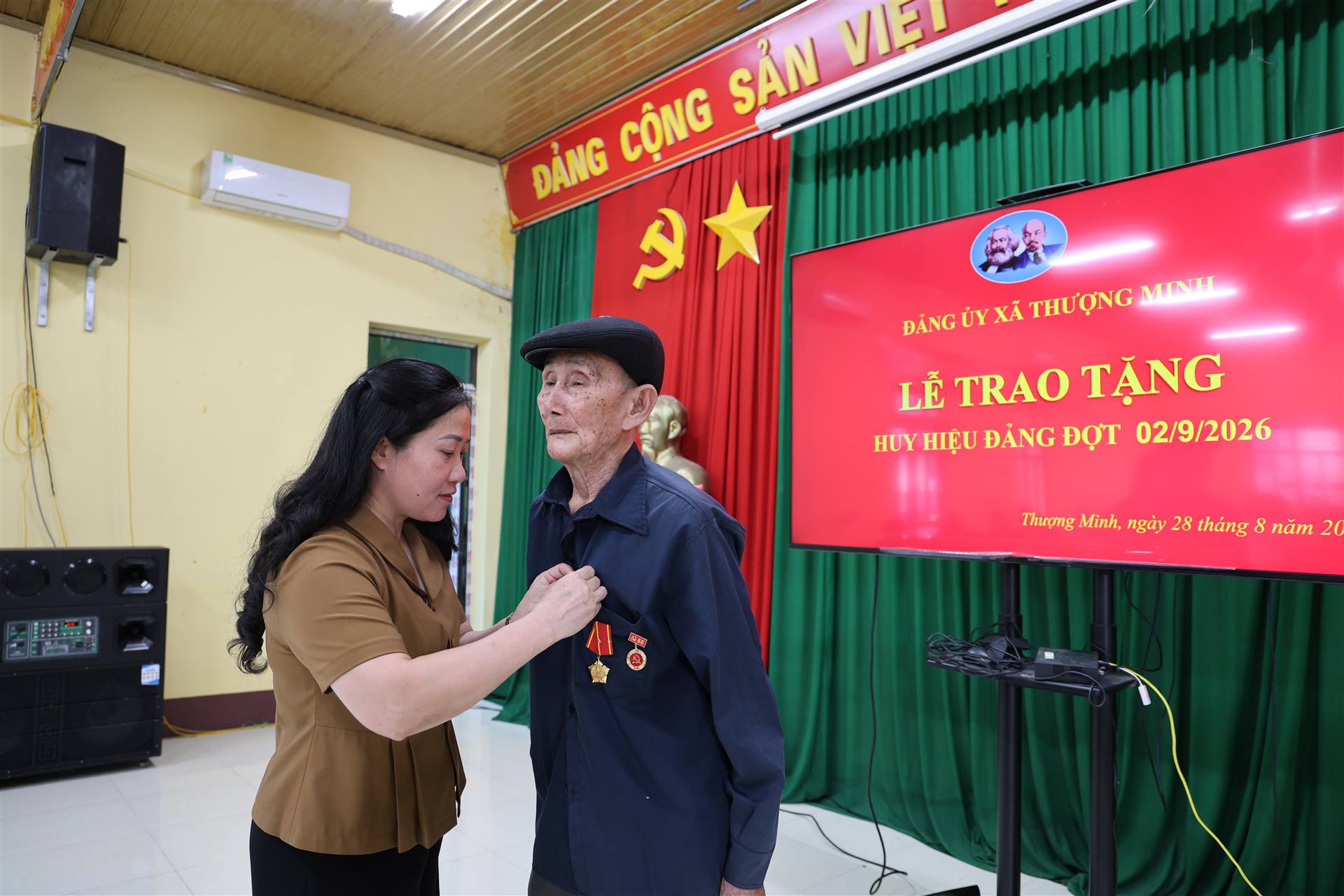 Anh-tin-bai