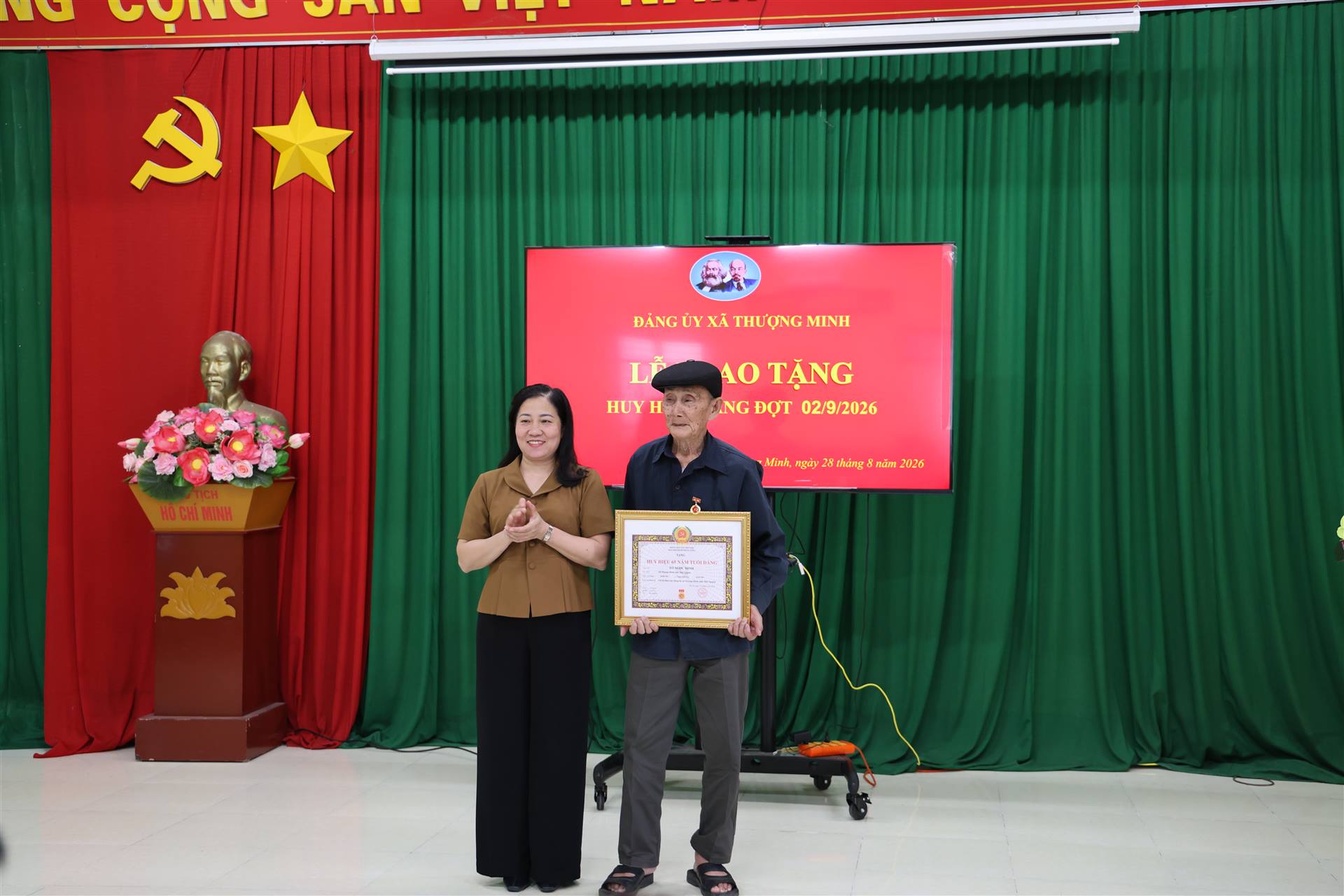 Anh-tin-bai
