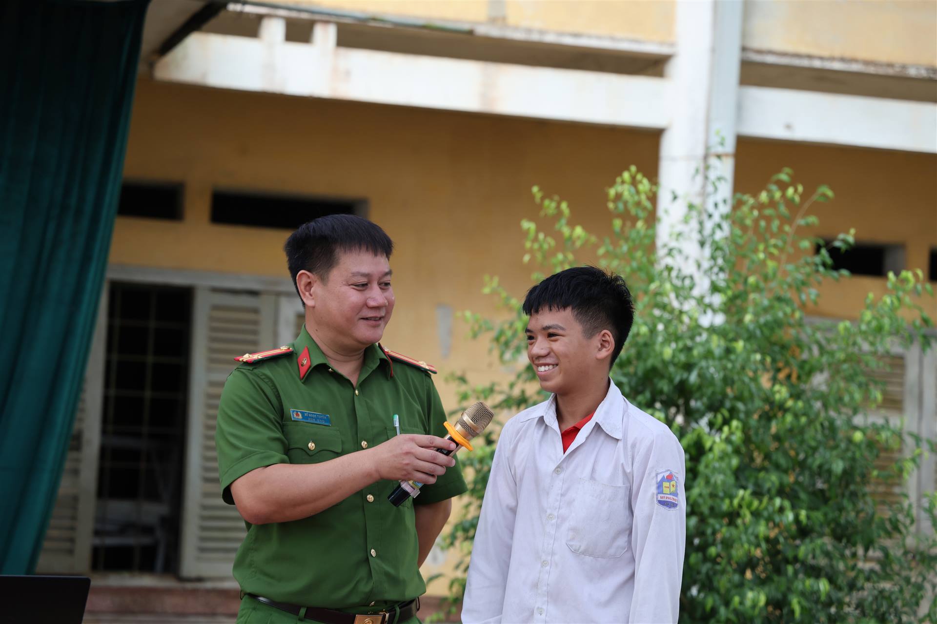 Anh-tin-bai